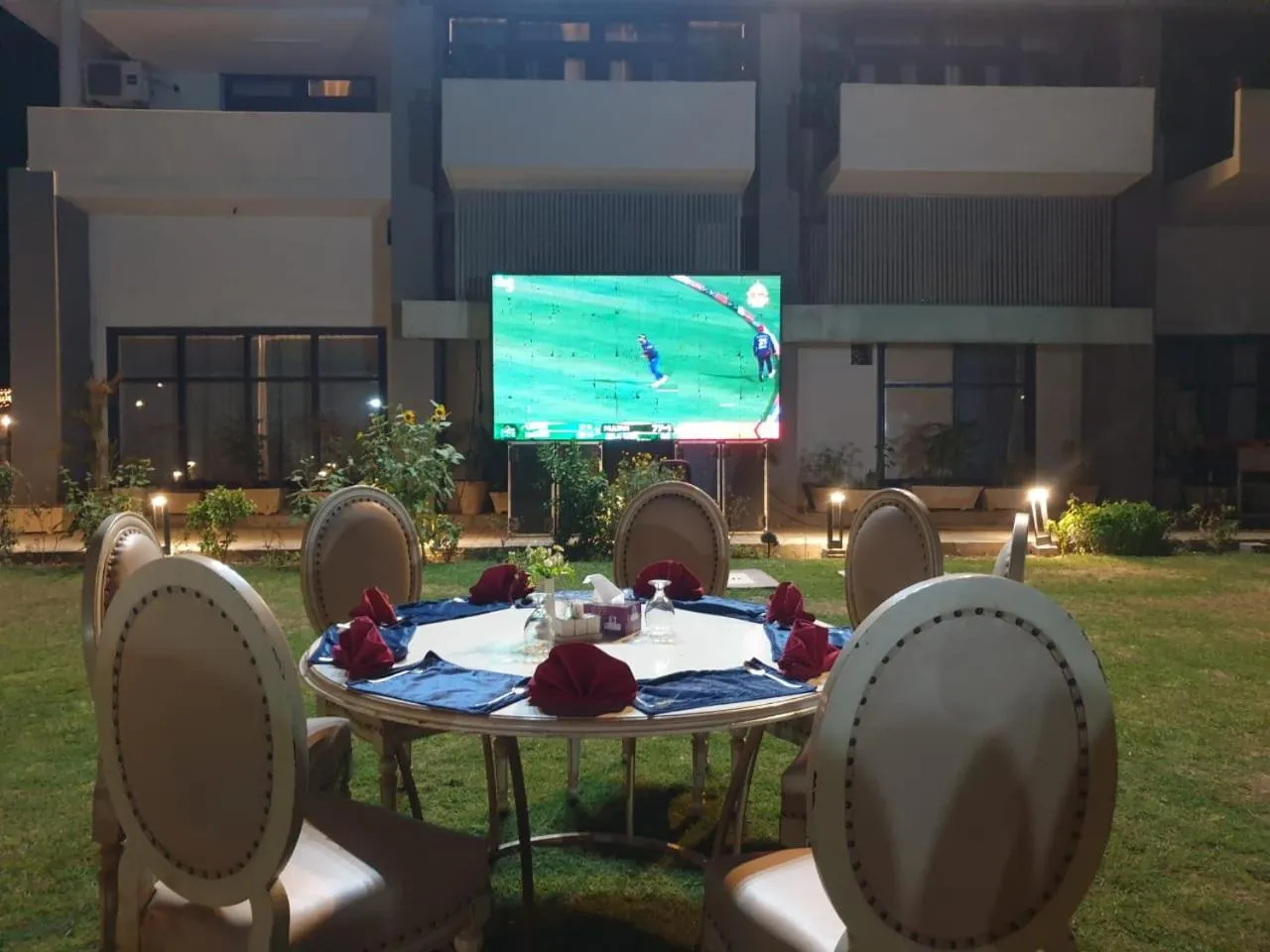 Restaurant/places to eat in RT Grace Royal Taj Hotel Sukkur