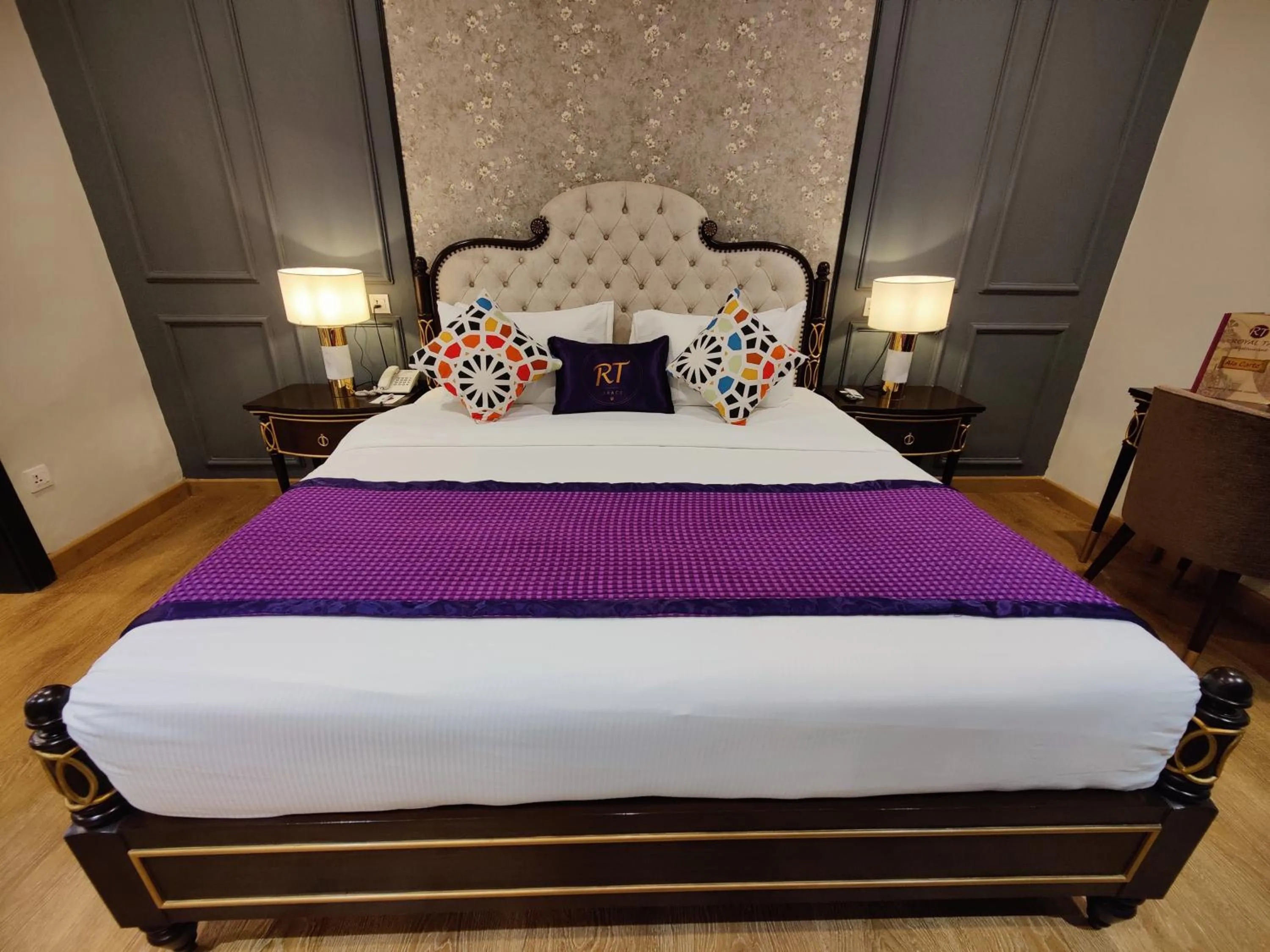 Bed in RT Grace Royal Taj Hotel Sukkur