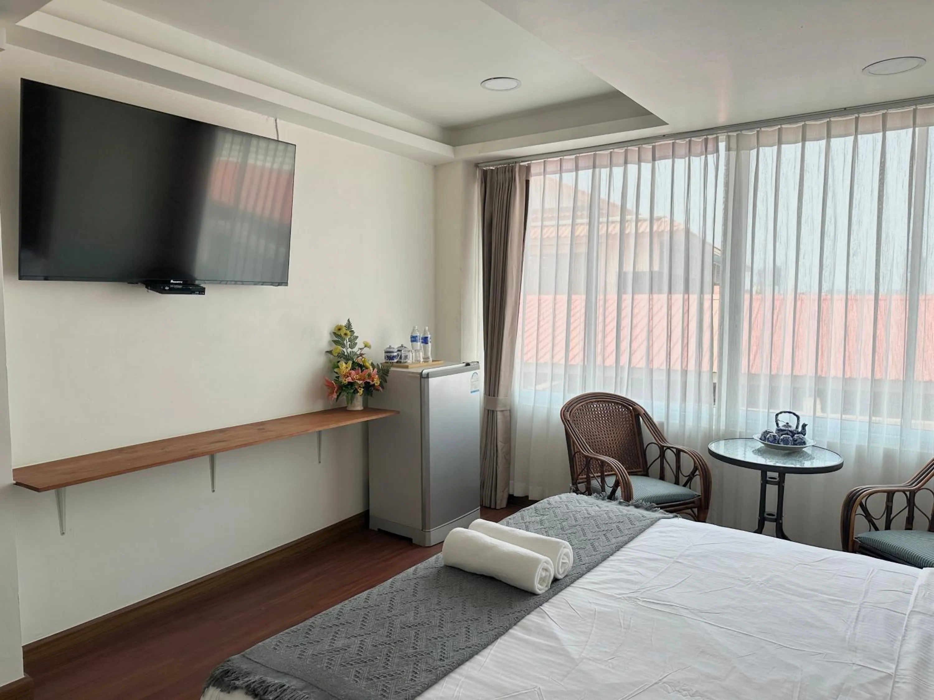 Photo of the whole room, Bed in Longzhu Guesthouse