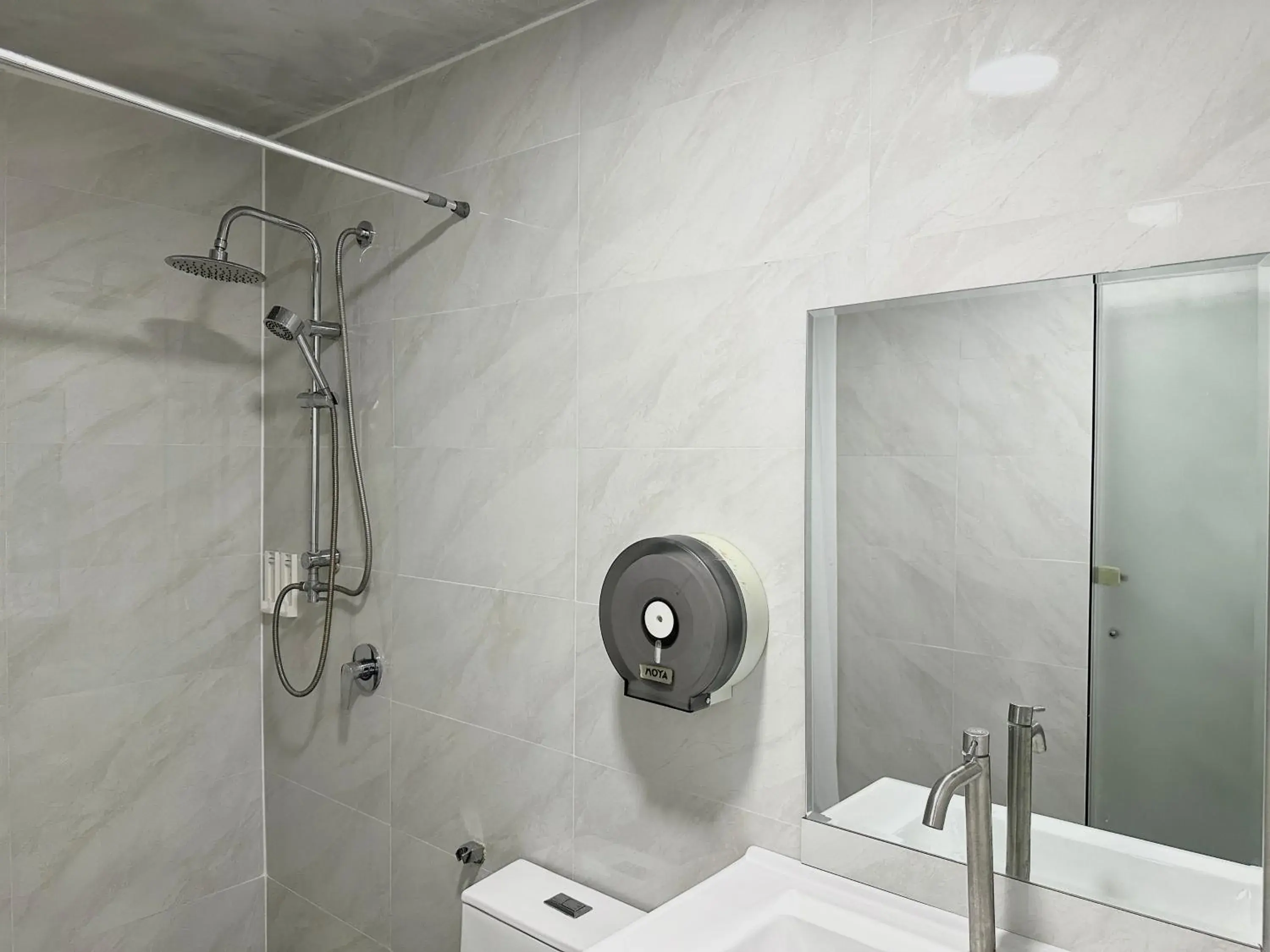 Shower in Longzhu Guesthouse Shower in Longzhu Guesthouse