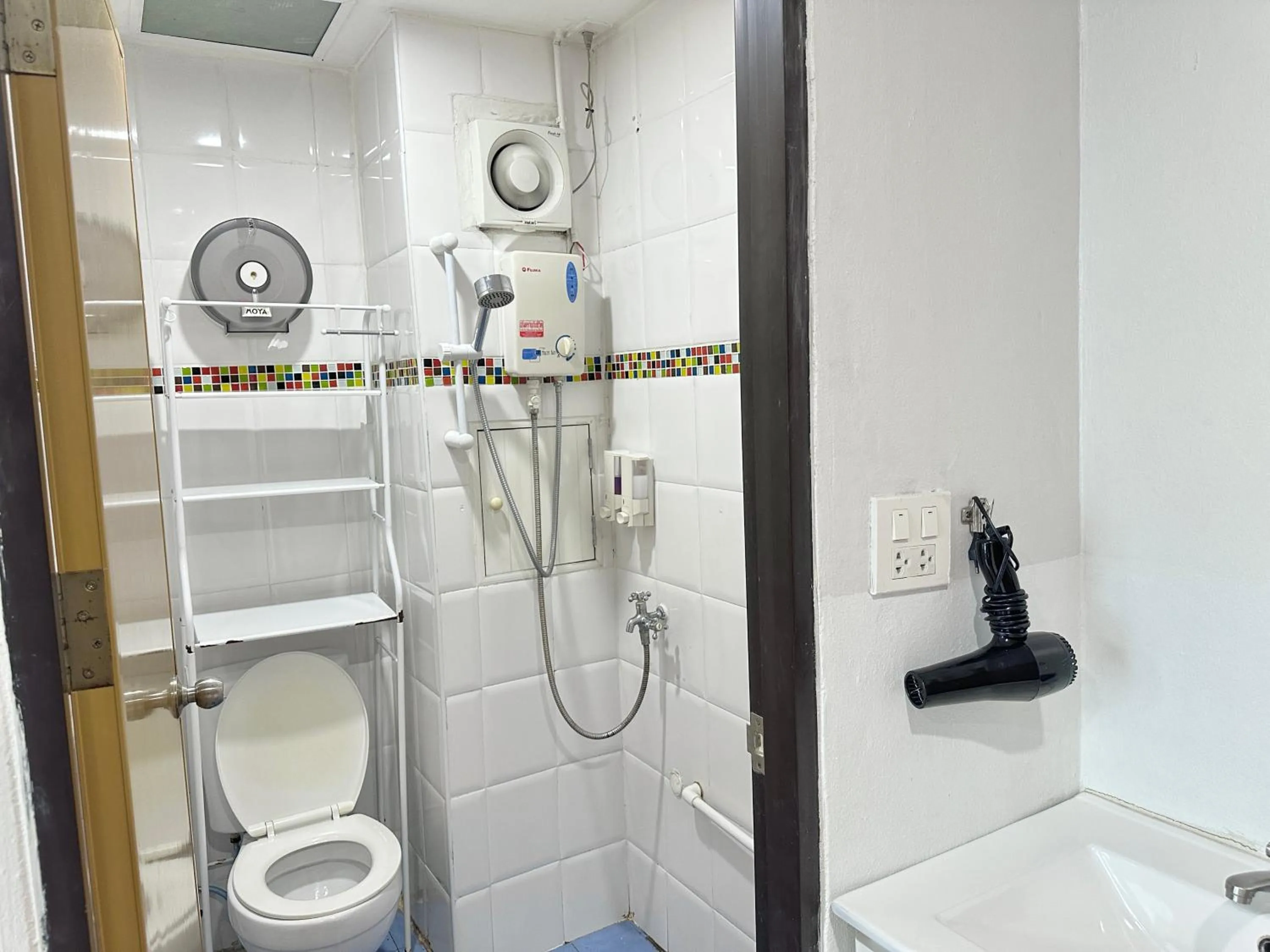 Shower in Longzhu Guesthouse