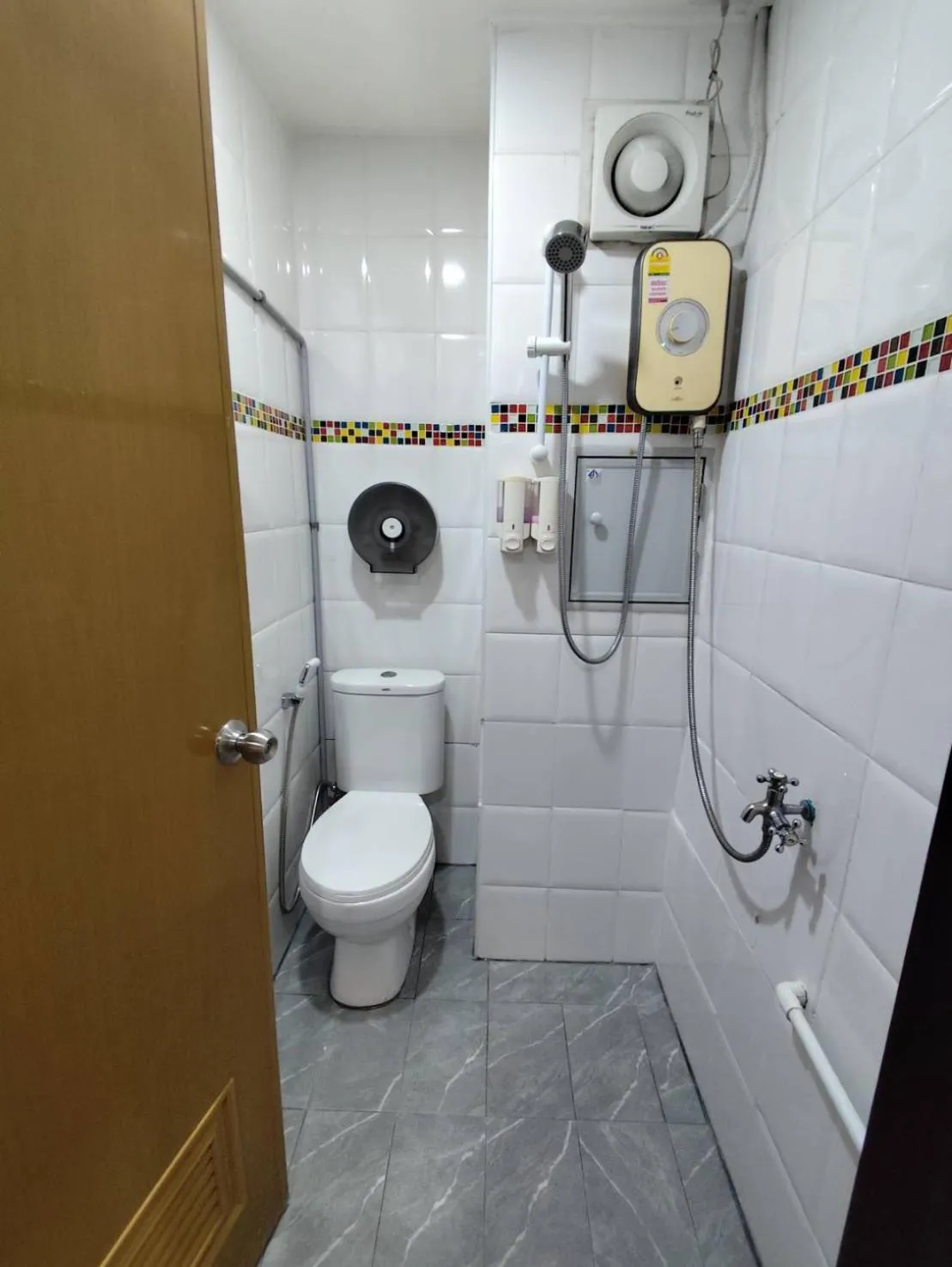 Shower in Longzhu Guesthouse