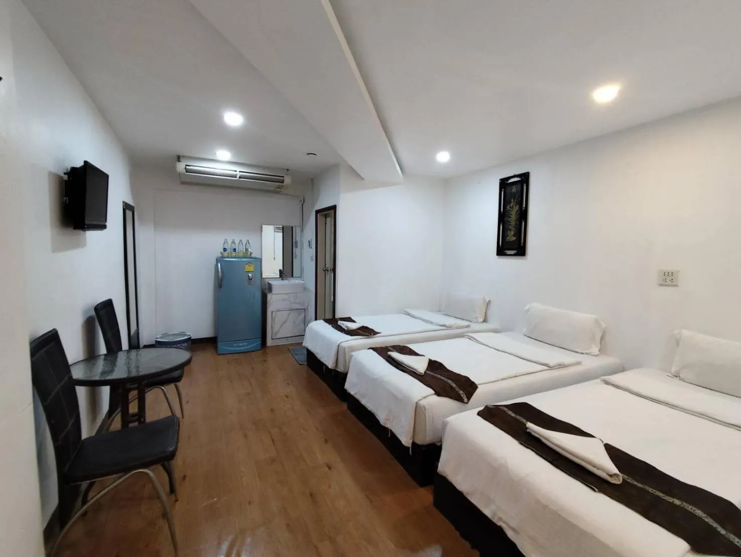 Communal lounge/ TV room, Bed in Longzhu Guesthouse