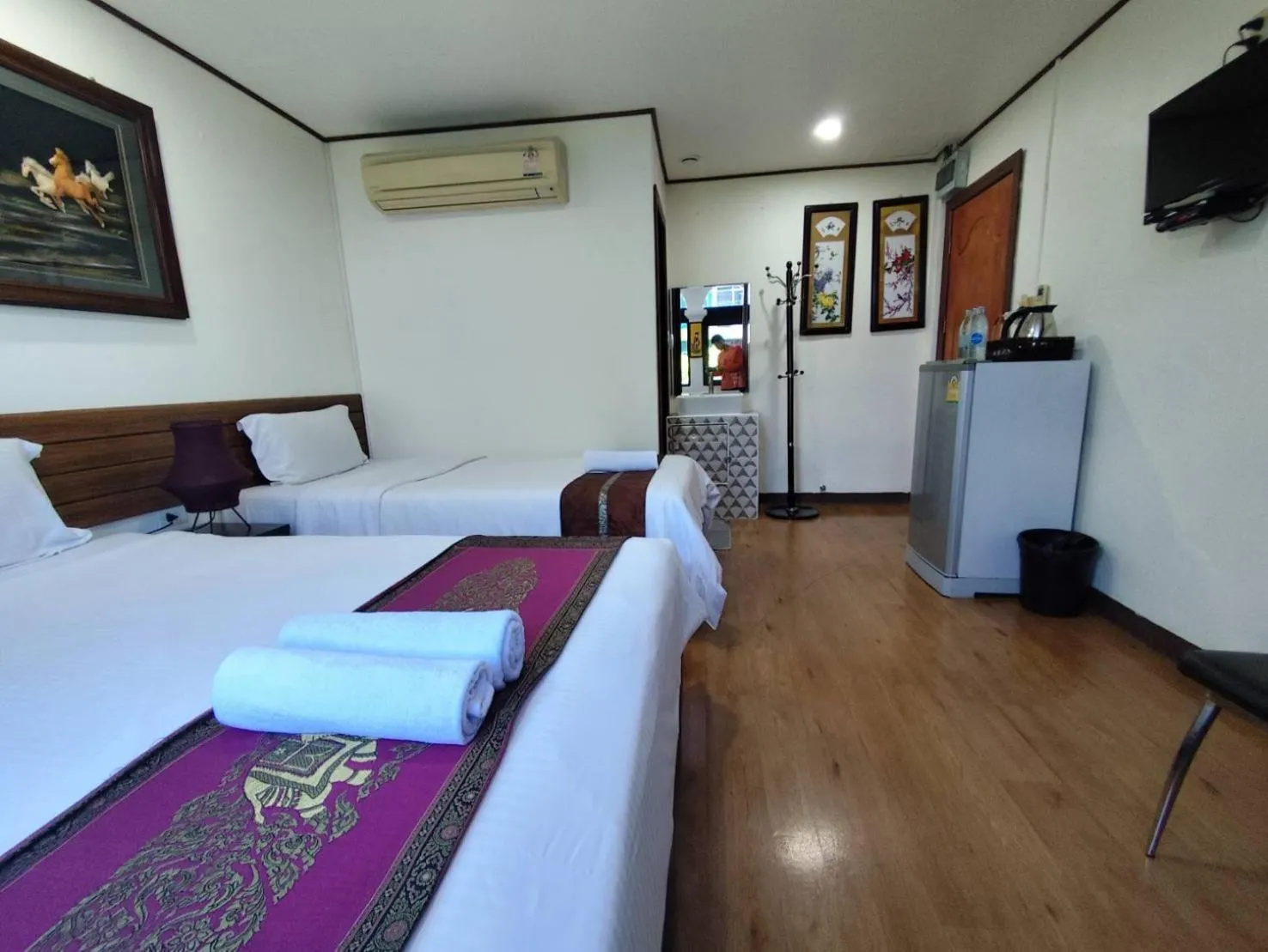 Communal lounge/ TV room, Bed in Longzhu Guesthouse