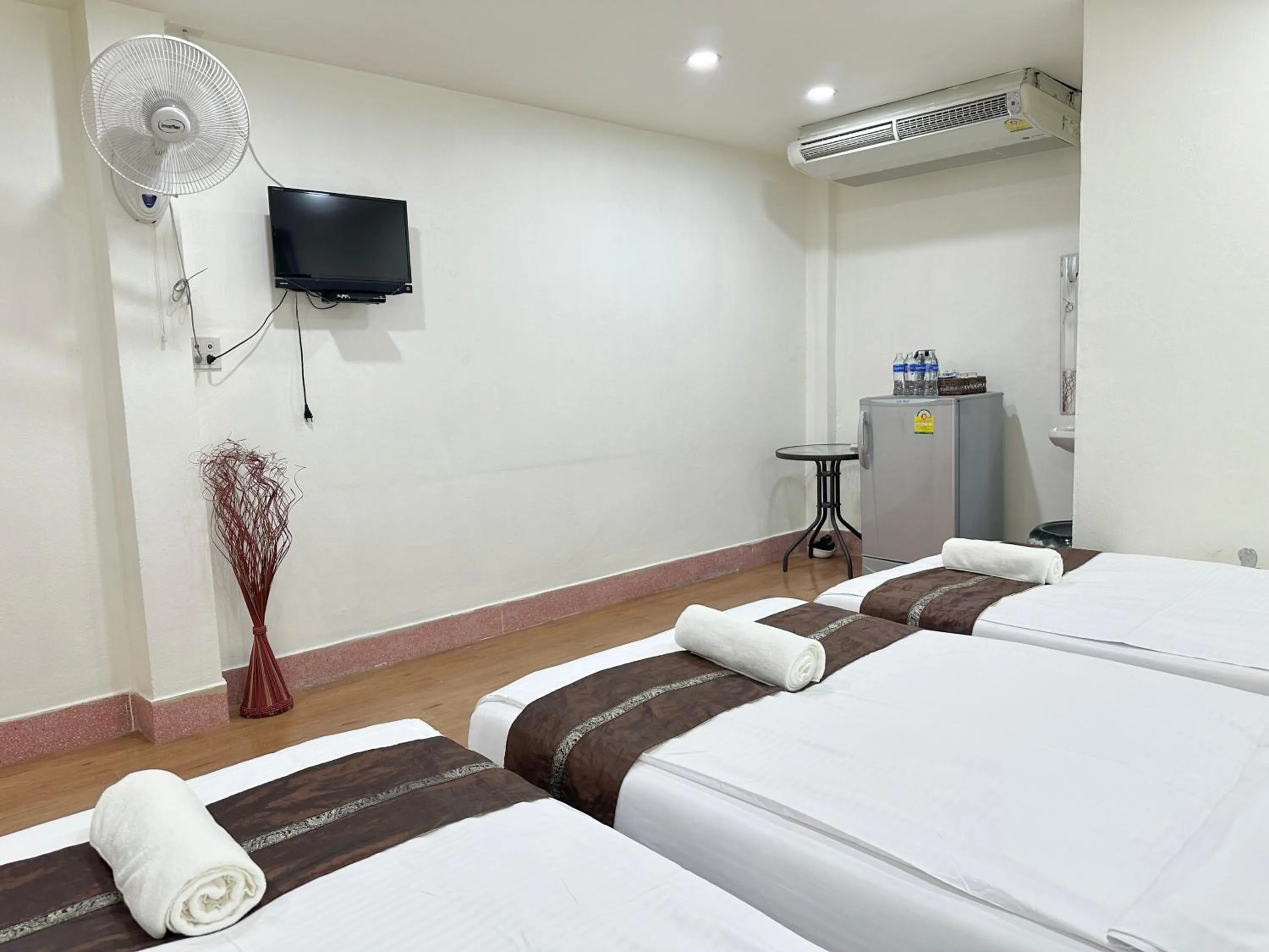 Photo of the whole room, Bed in Longzhu Guesthouse