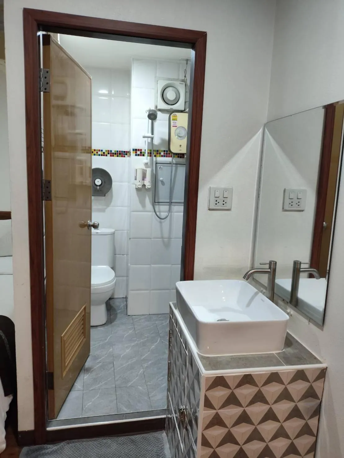 Shower in Longzhu Guesthouse