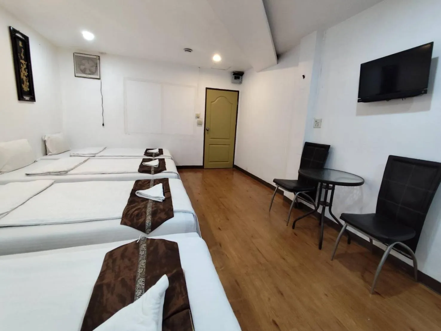 Communal lounge/ TV room, Bed in Longzhu Guesthouse