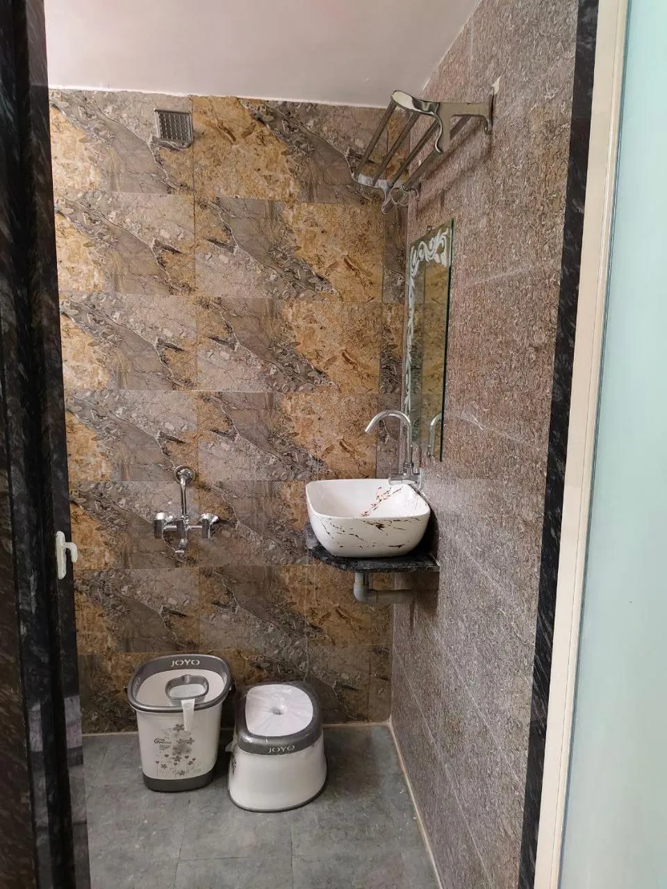 Shower in Jawai Rock Hotel