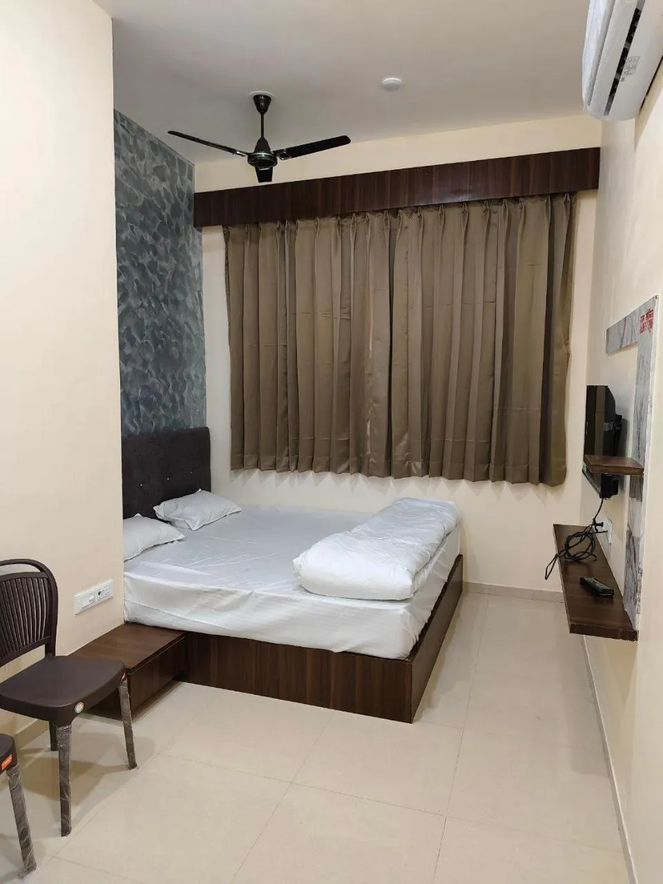 Bed in Jawai Rock Hotel