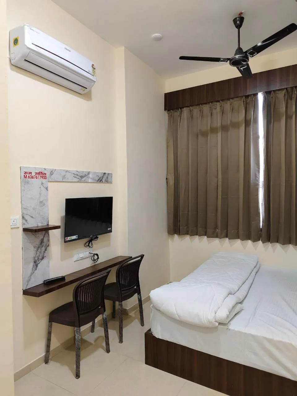 Communal lounge/ TV room, Bed in Jawai Rock Hotel