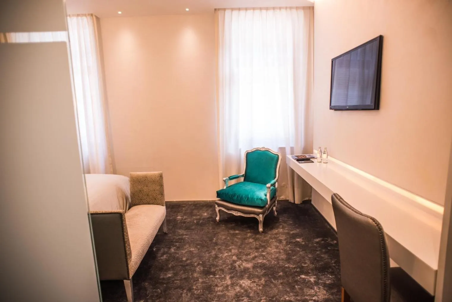 Photo of the whole room in The Hip Hotel Santiago