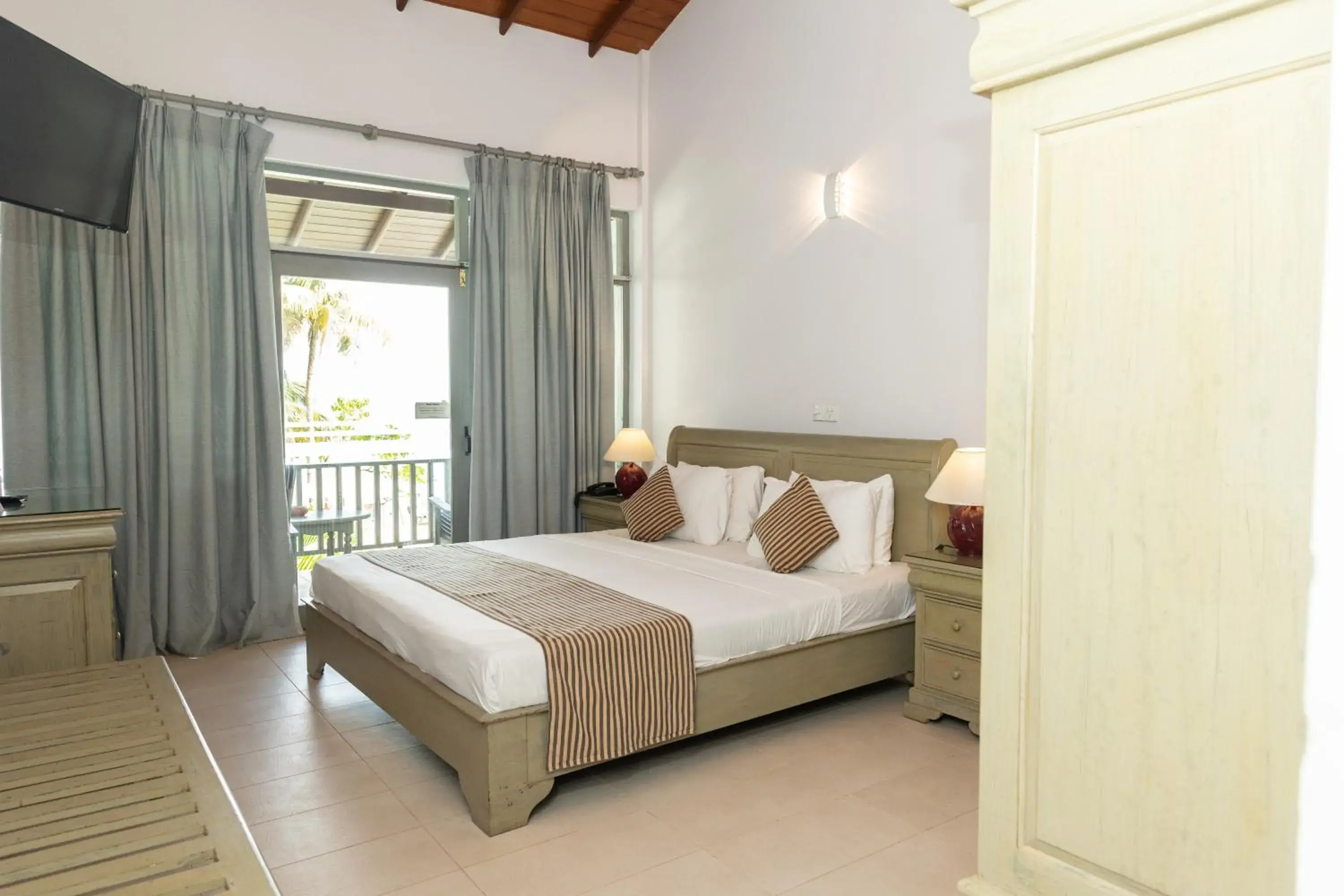 Deluxe Double or Twin Room with Ocean View - single occupancy in Paradise Beach Club Deluxe Double or Twin Room with Ocean View - single occupancy in Paradise Beach Club
