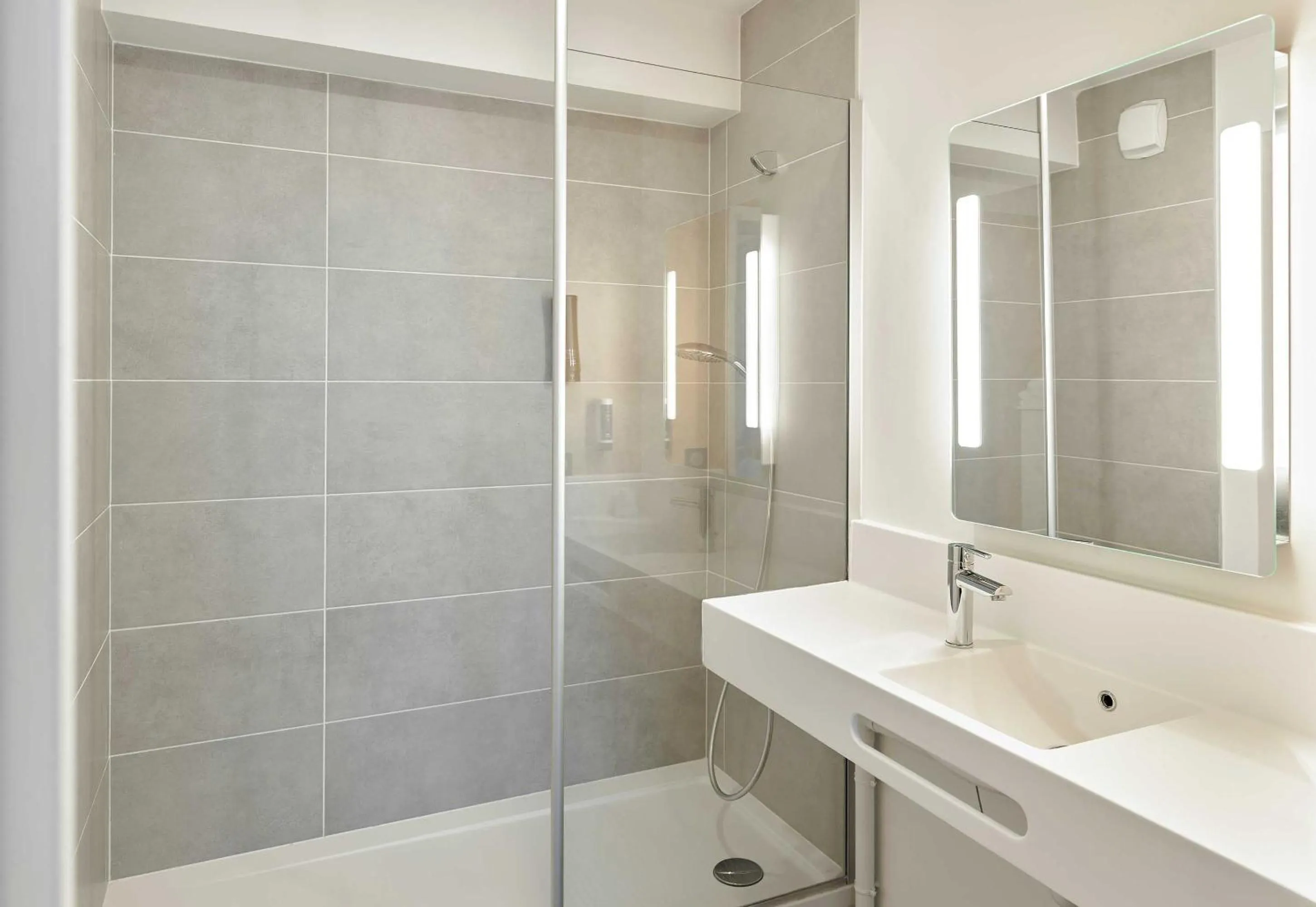 Bathroom in B&B HOTEL Marne-la-Vallée Val d'Europe