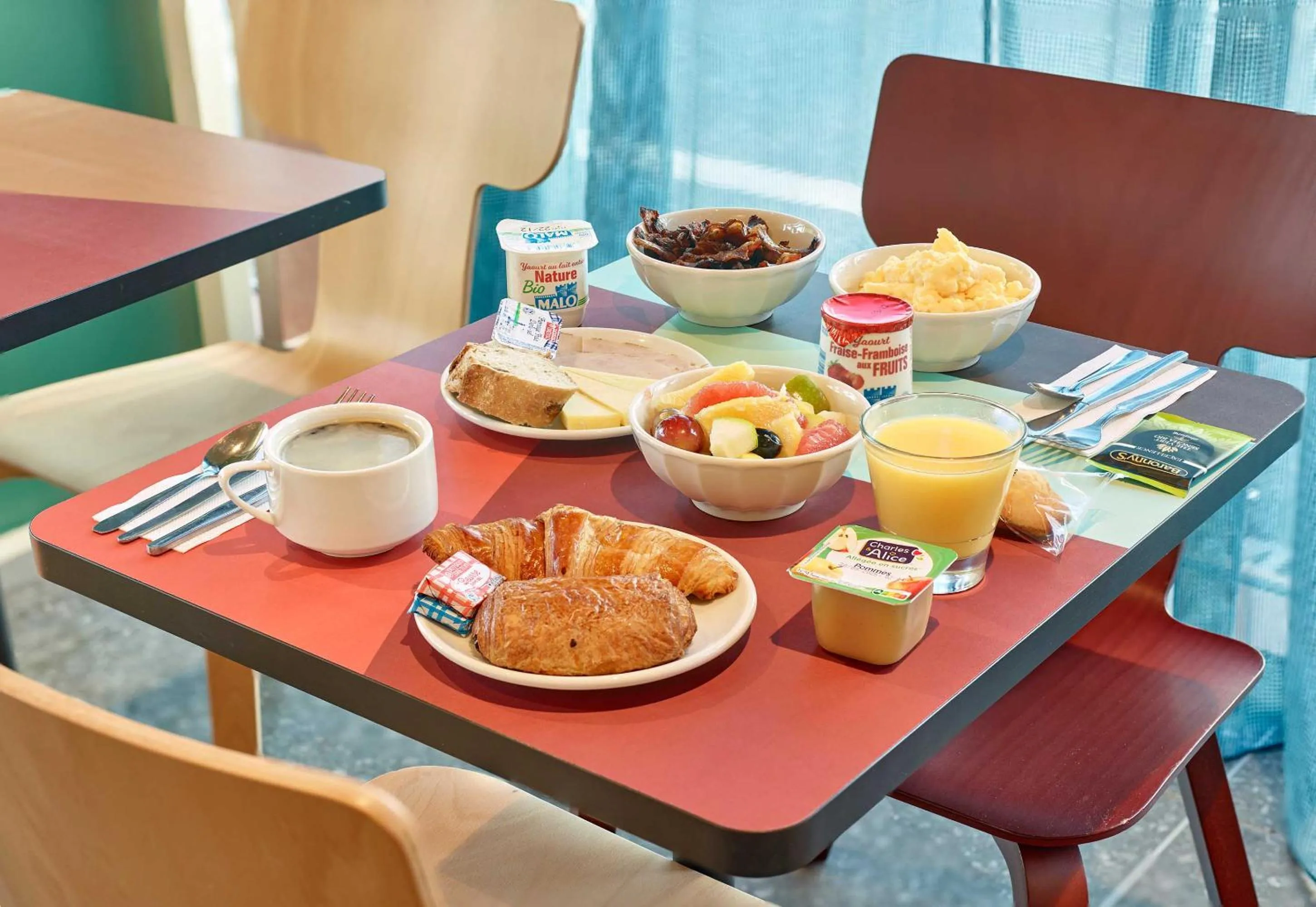 Breakfast in B&B HOTEL Marne-la-Vallée Val d'Europe