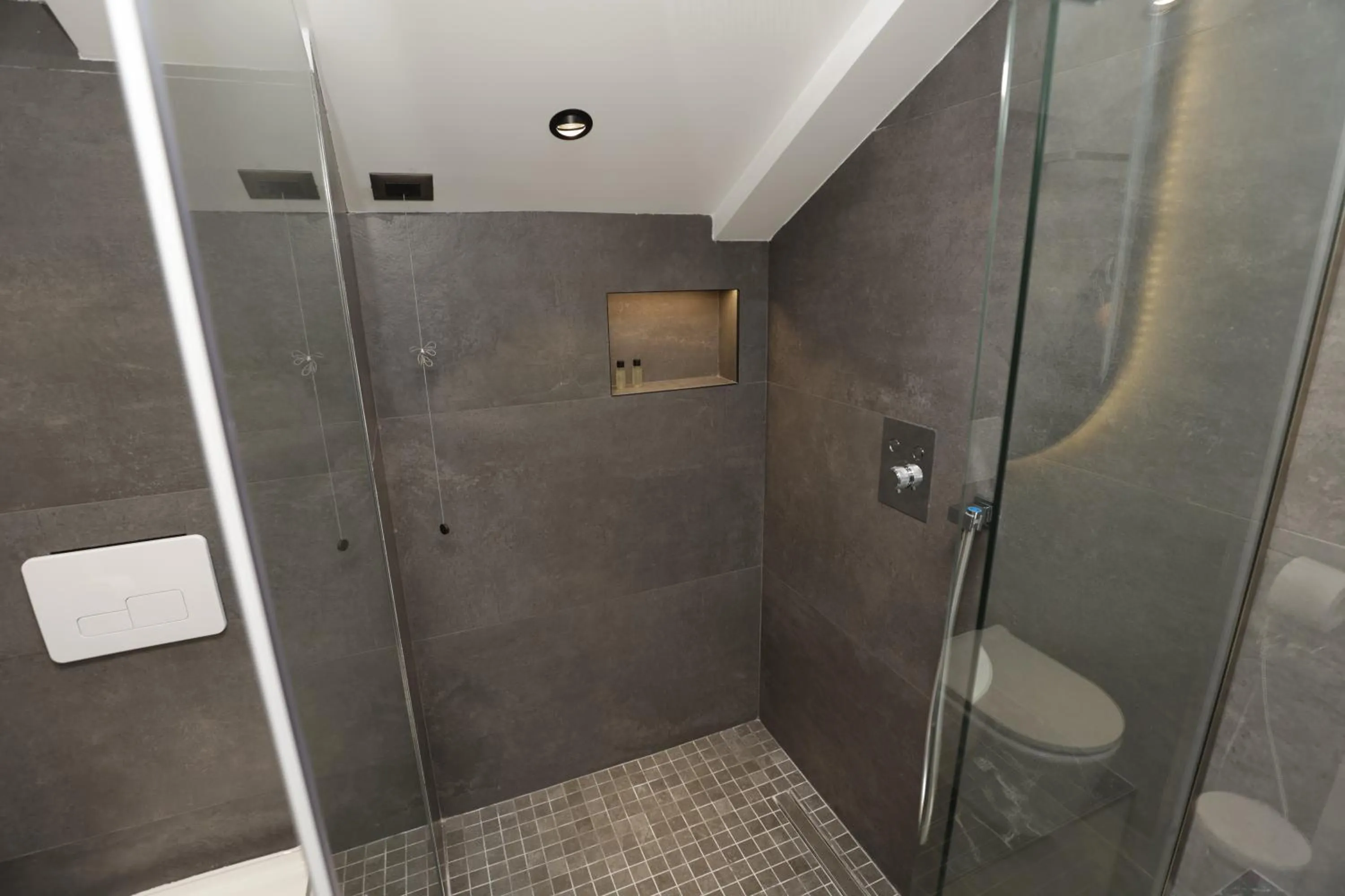 Bathroom in Gremmy Boutique Hotel