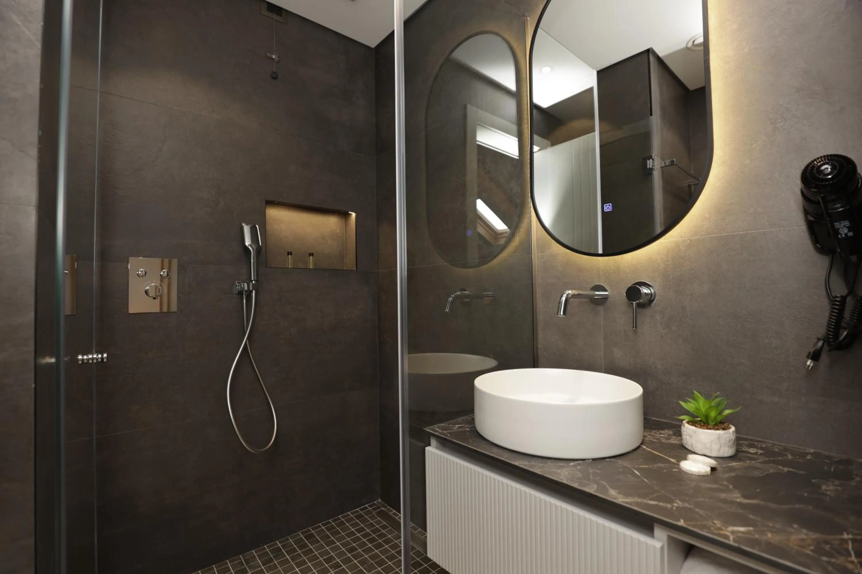 Bathroom in Gremmy Boutique Hotel