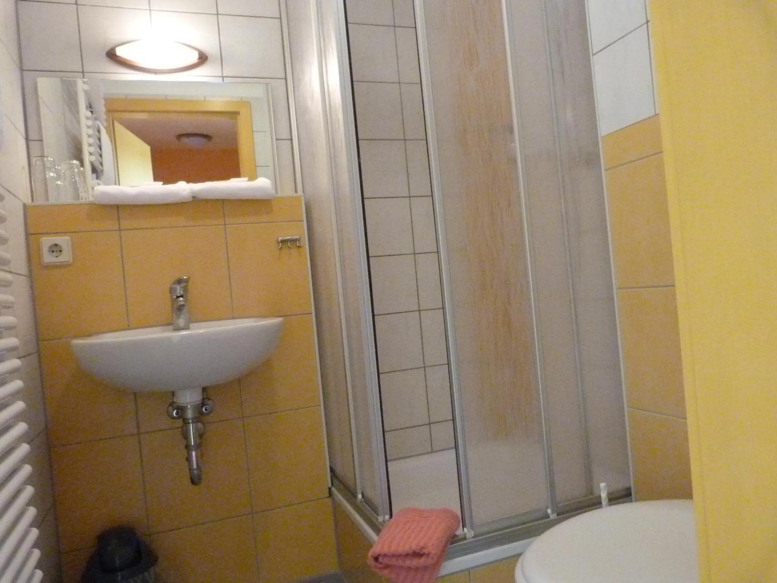 Bathroom in Waldhaus Colditz Garni