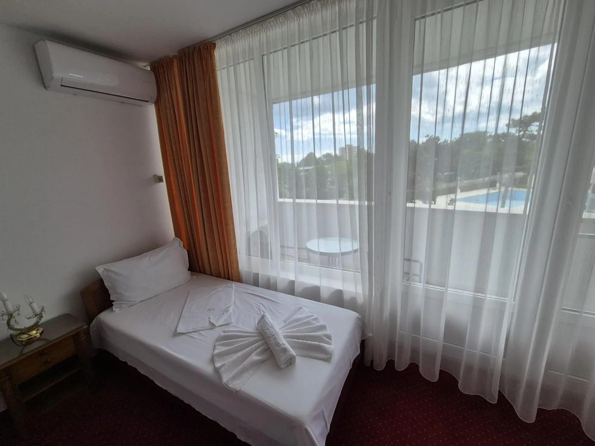 Photo of the whole room, Bed in Hotel Scoica