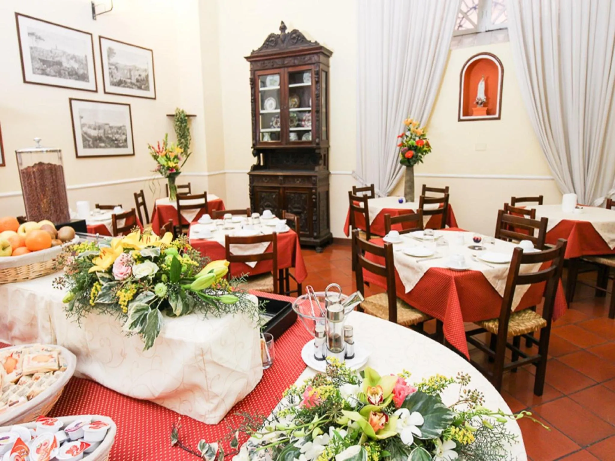 Food and drinks in Casa Di Santa Francesca Romana a Ponte Rotto
