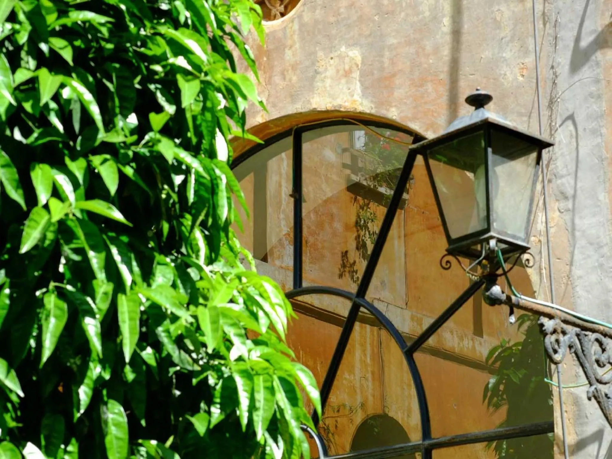 Decorative detail in Casa Di Santa Francesca Romana a Ponte Rotto