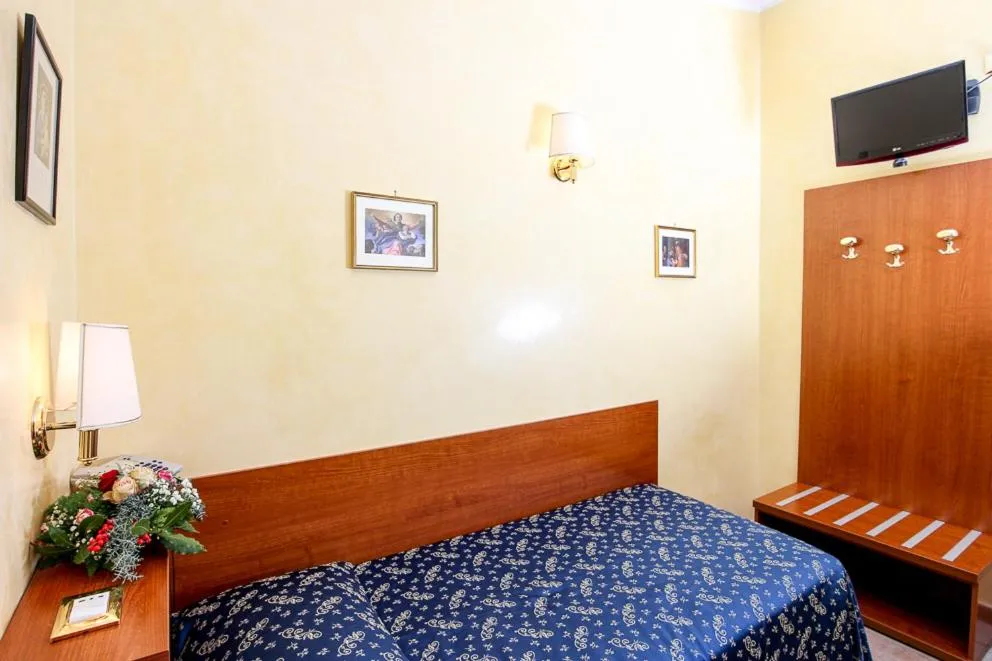 View (from property/room), Bed in Casa Di Santa Francesca Romana a Ponte Rotto