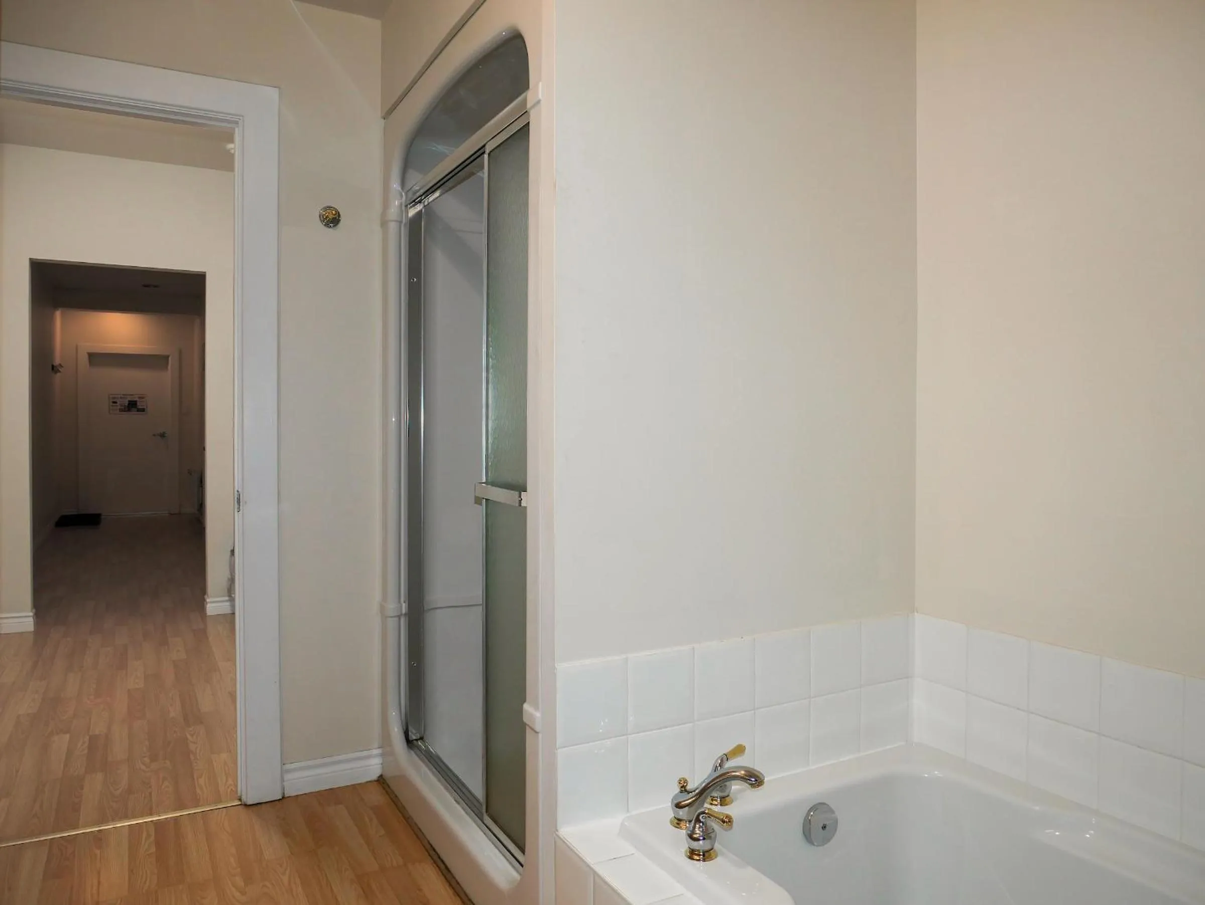 Shower in Prospectors Inn