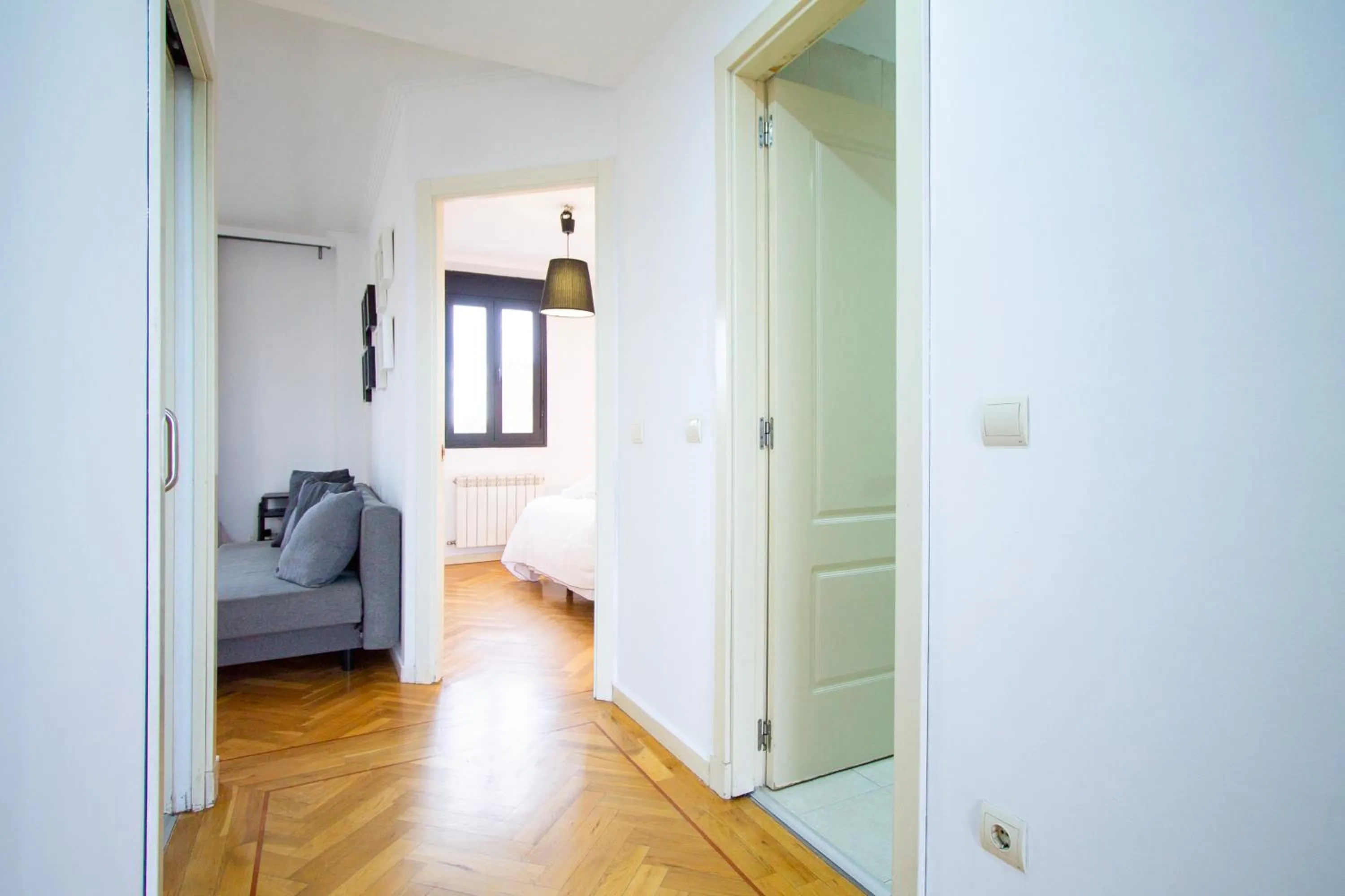 Photo of the whole room in Apartamentos Cinco Rosas