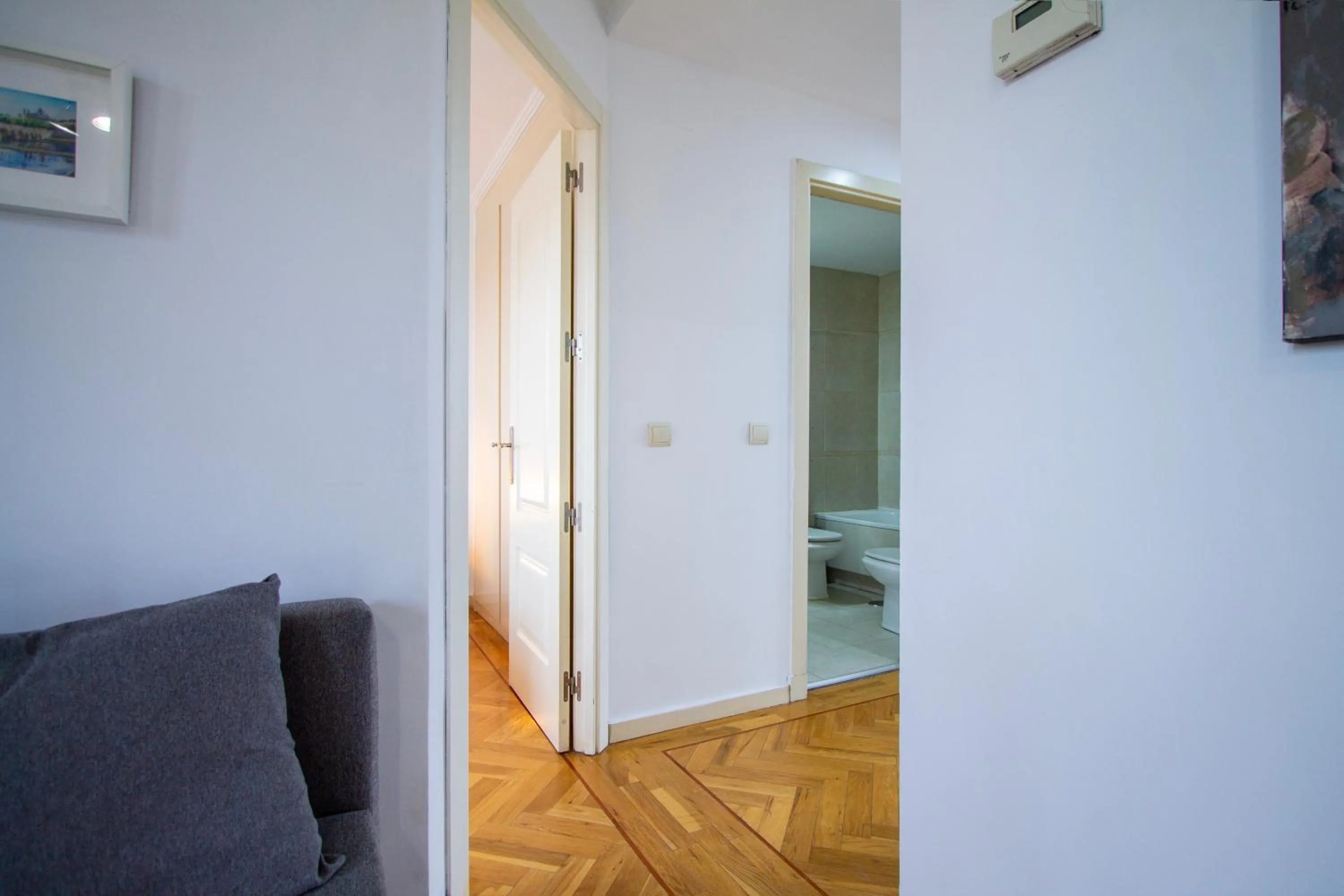 Photo of the whole room in Apartamentos Cinco Rosas