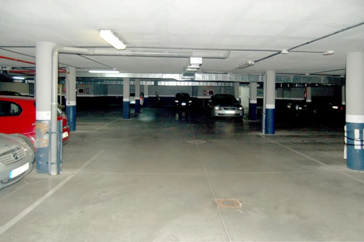 Parking in Apartamentos Cinco Rosas