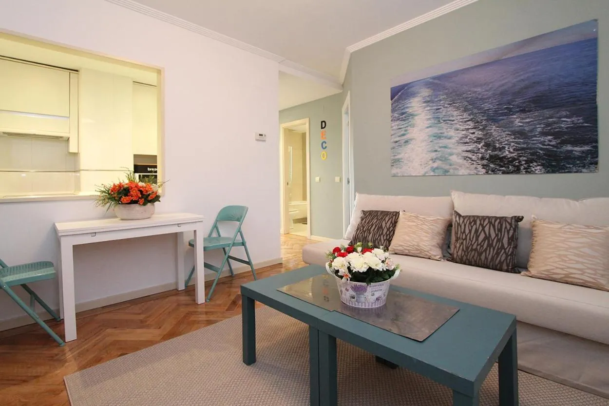 Seating area in Apartamentos Cinco Rosas