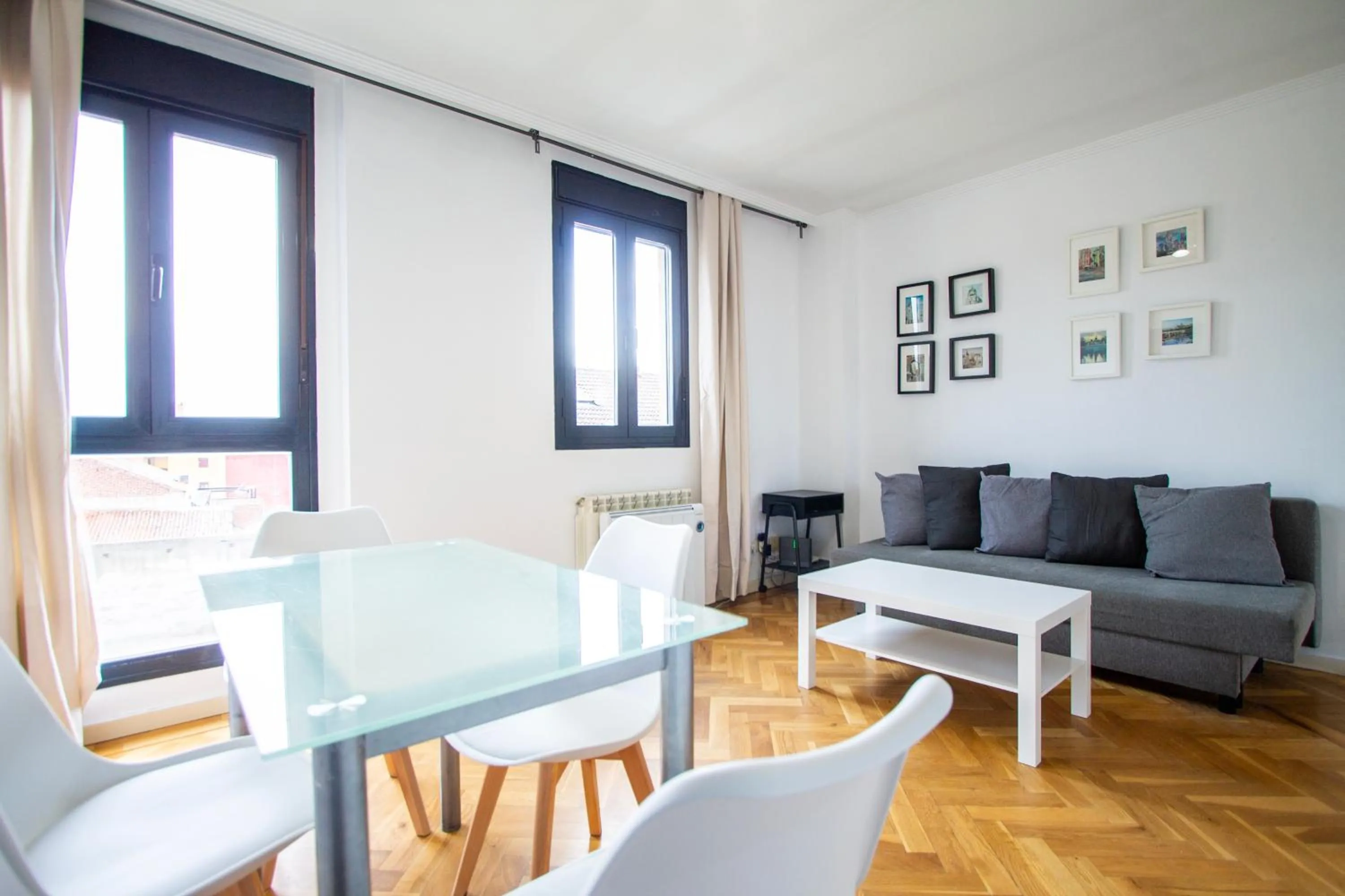 Living room in Apartamentos Cinco Rosas