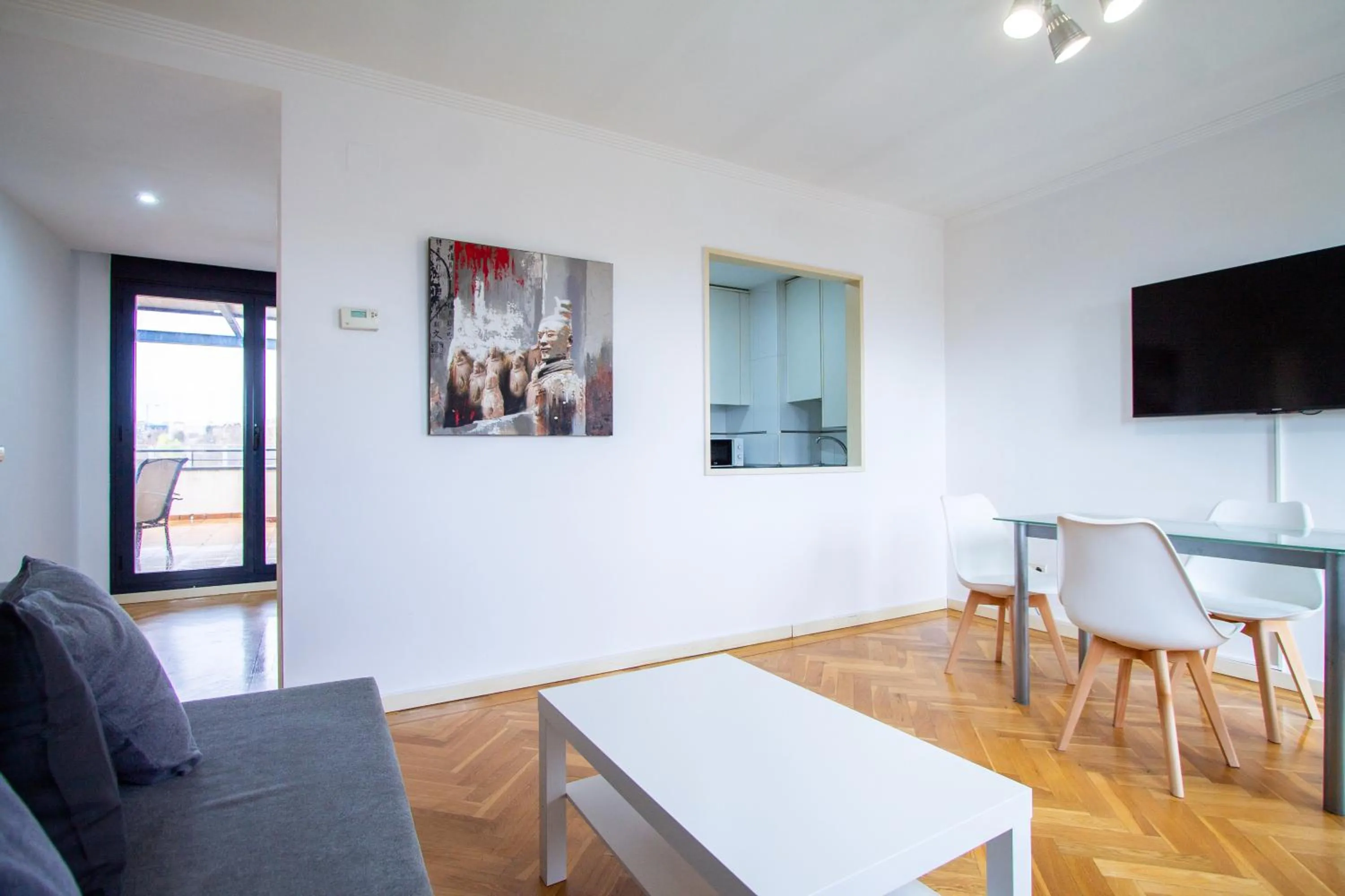 Photo of the whole room in Apartamentos Cinco Rosas