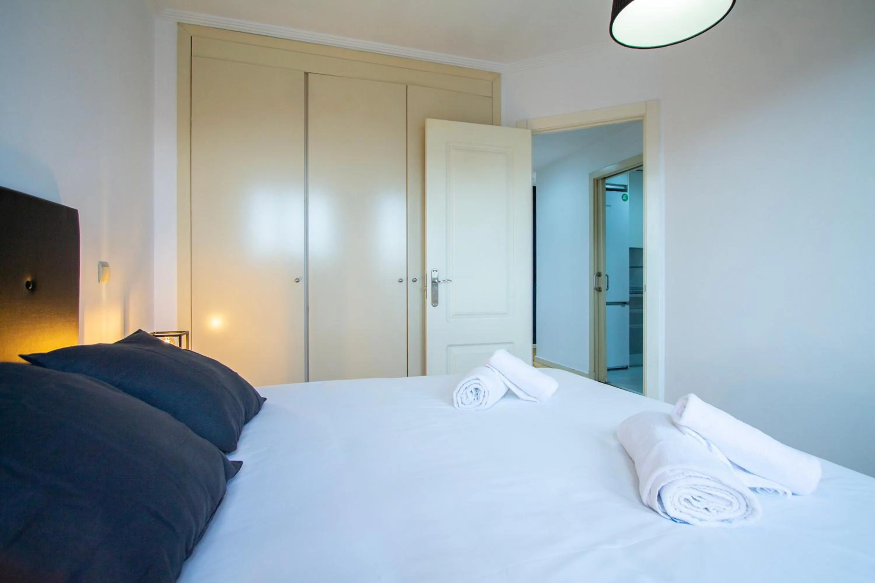 Bedroom, Bed in Apartamentos Cinco Rosas