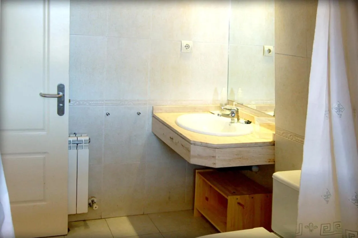 Bathroom in Apartamentos Cinco Rosas