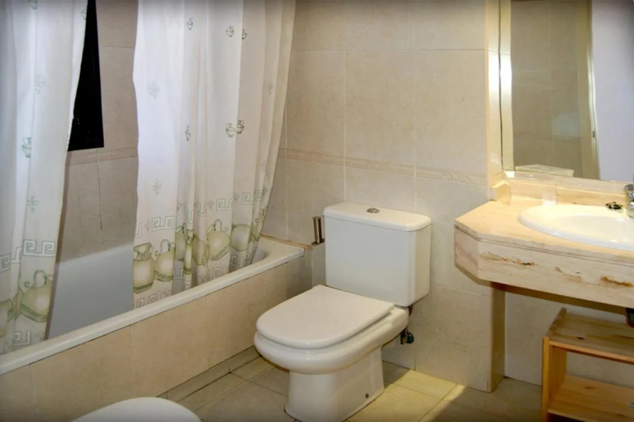 Bathroom in Apartamentos Cinco Rosas