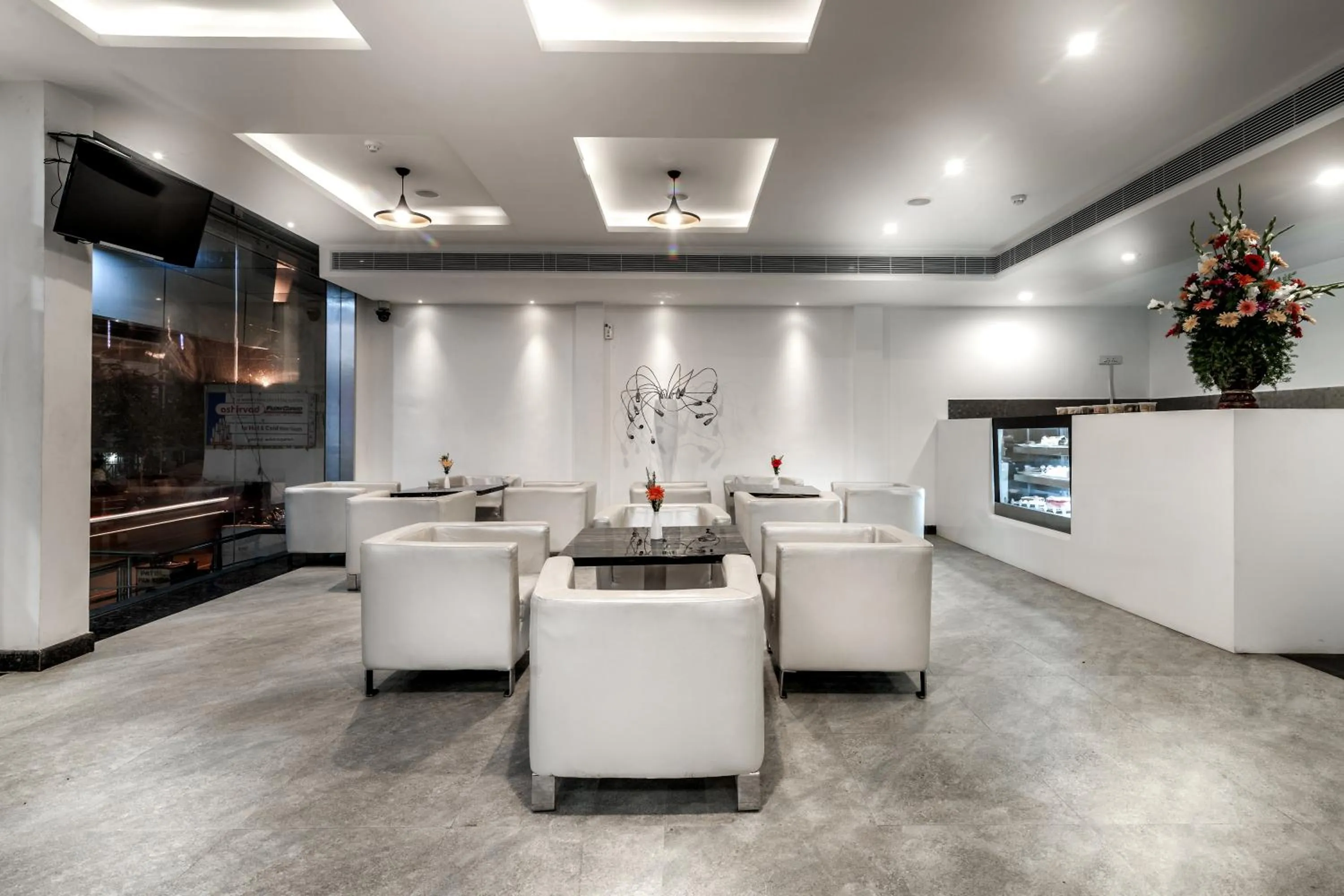 Communal lounge/ TV room in Saaral Residency