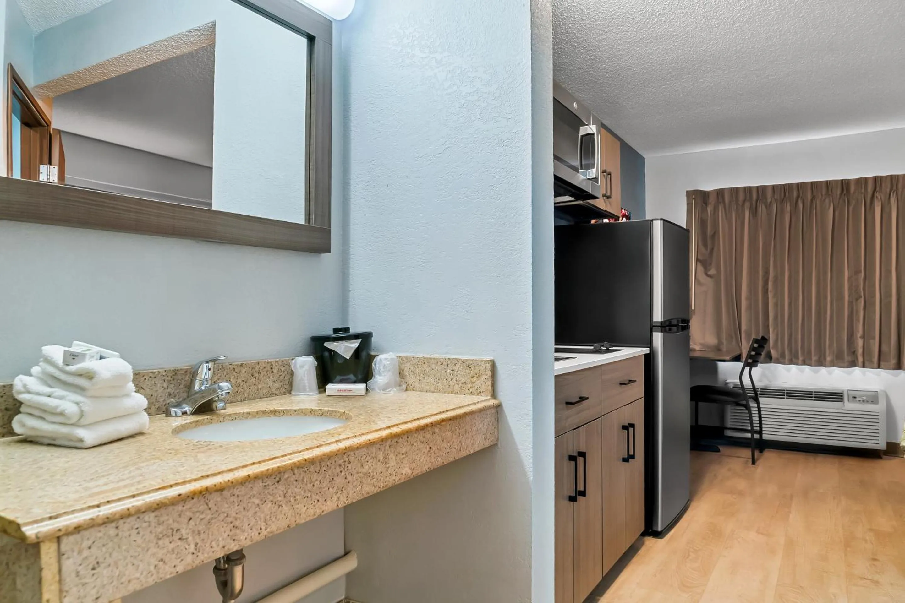 Bathroom, Bed in HomeTowne Studios by Red Roof Flint