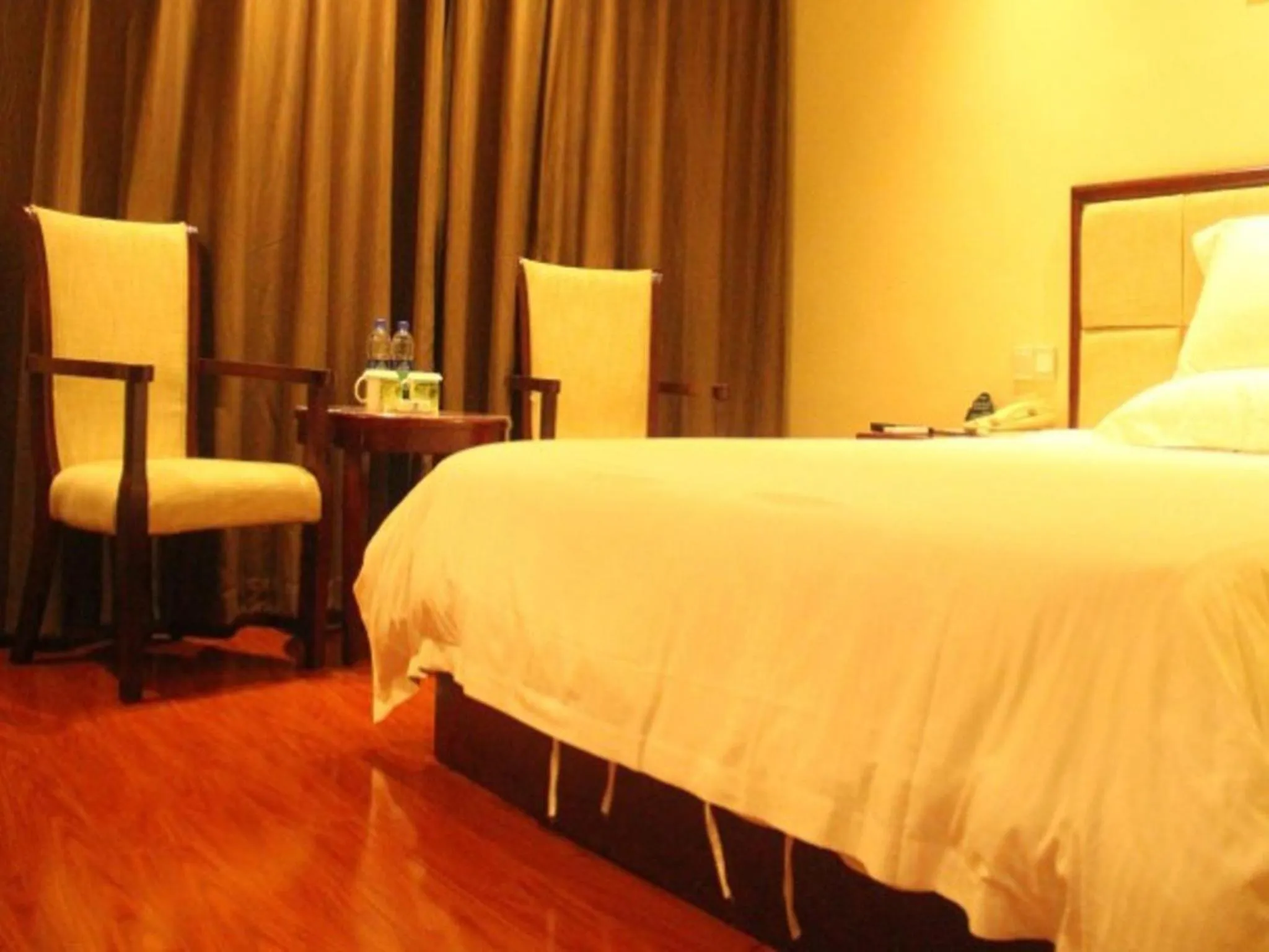 Bed in GreenTree Inn Guangzhou Panyu Chimelong Paradise Business Hotel