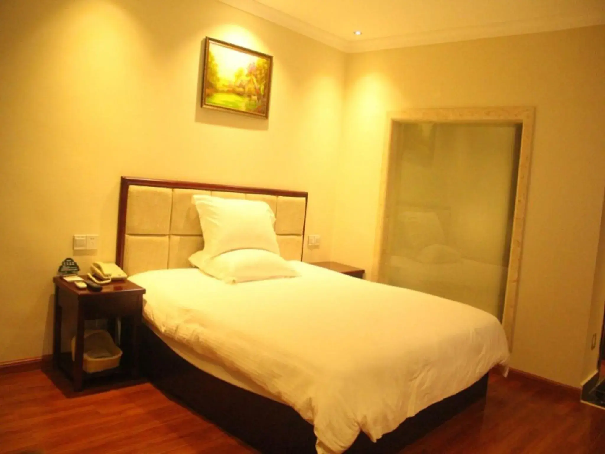 Bed in GreenTree Inn Guangzhou Panyu Chimelong Paradise Business Hotel Bed in GreenTree Inn Guangzhou Panyu Chimelong Paradise Business Hotel