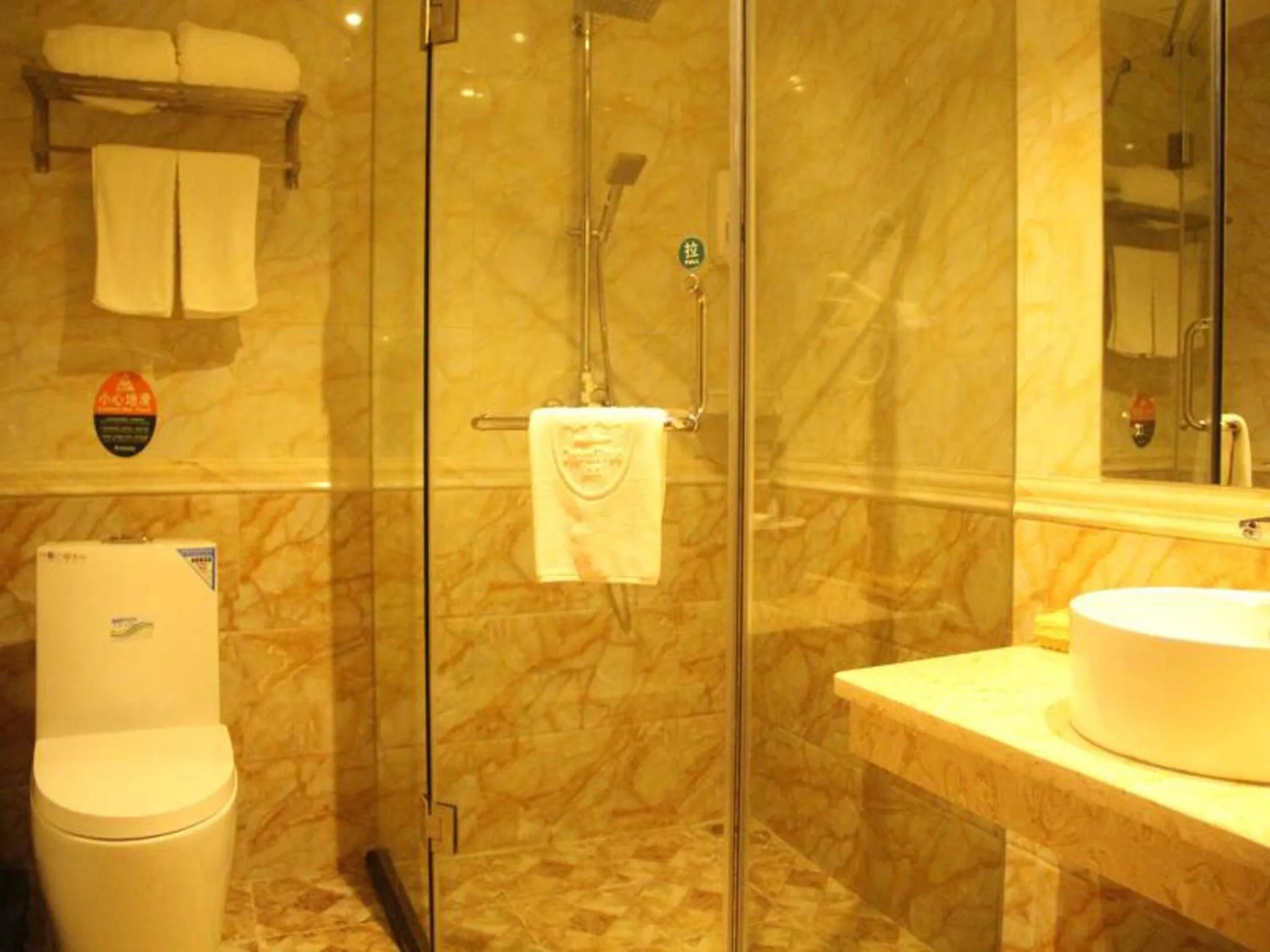 Bathroom in GreenTree Inn Guangzhou Panyu Chimelong Paradise Business Hotel