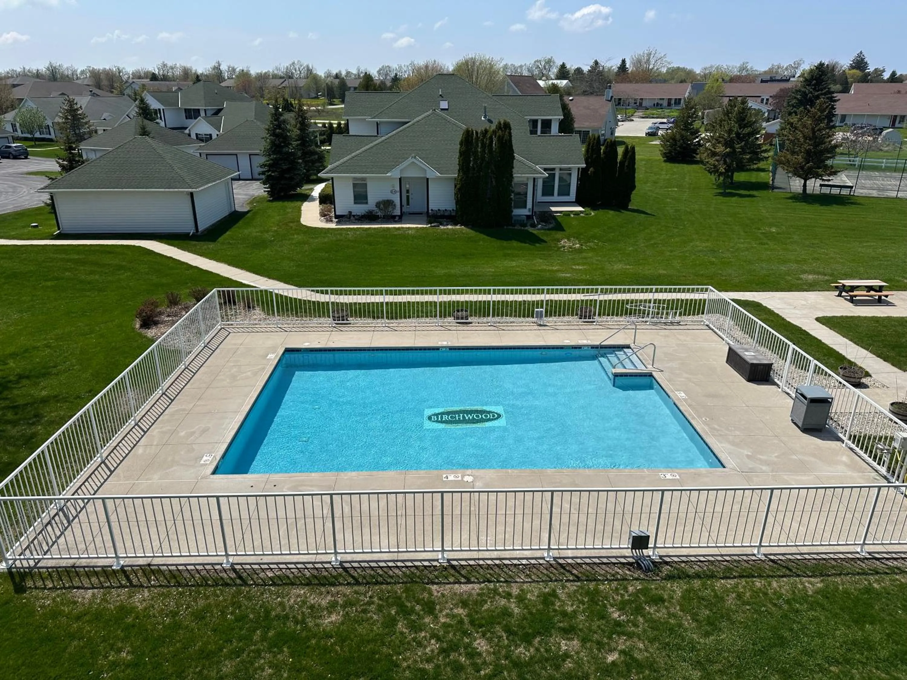 Swimming pool in Birchwood Lodge