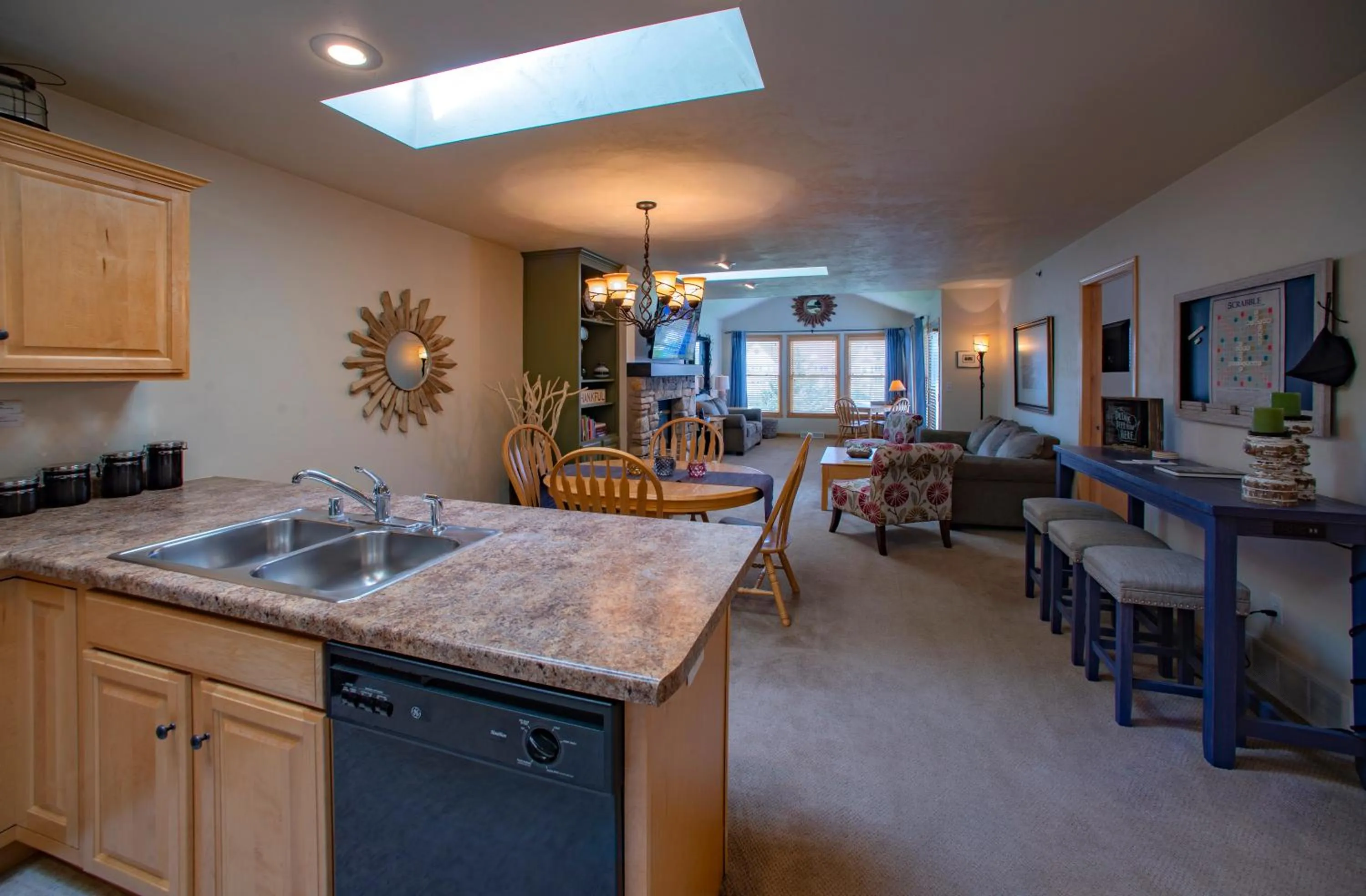 Kitchen or kitchenette in Birchwood Lodge