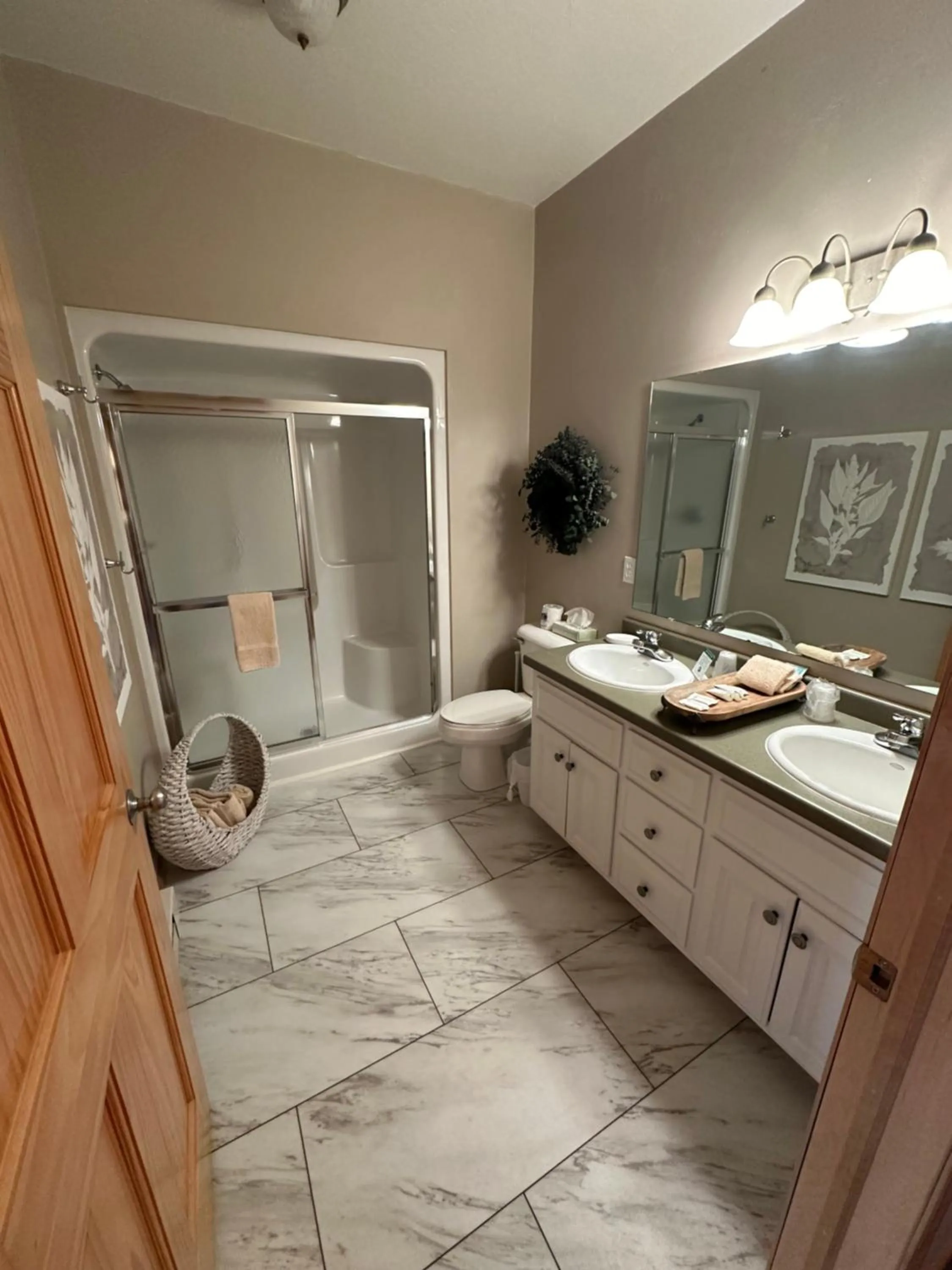 Shower in Birchwood Lodge