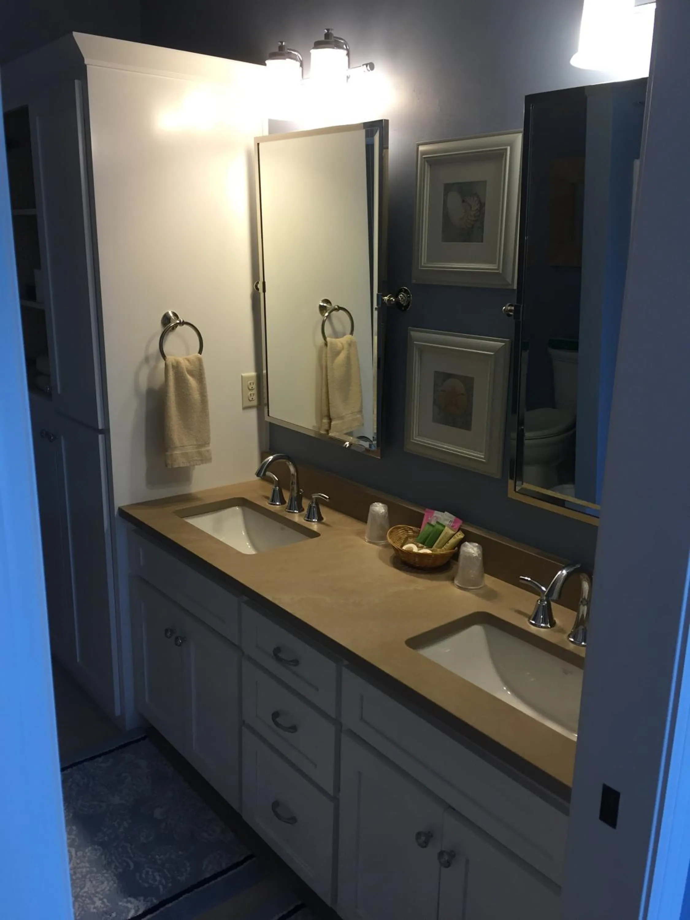 Bathroom in Birchwood Lodge