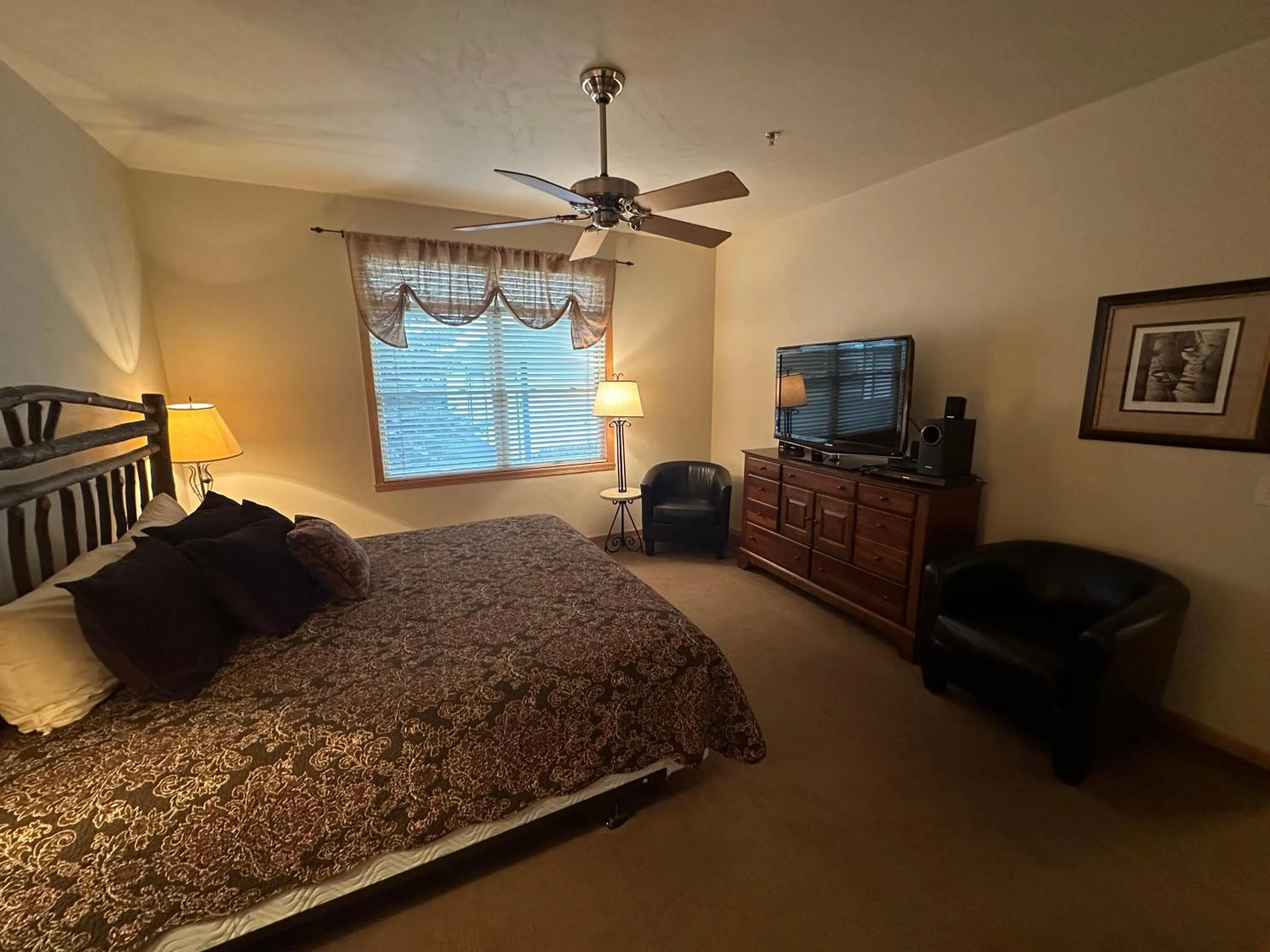 Bedroom, Bed in Birchwood Lodge
