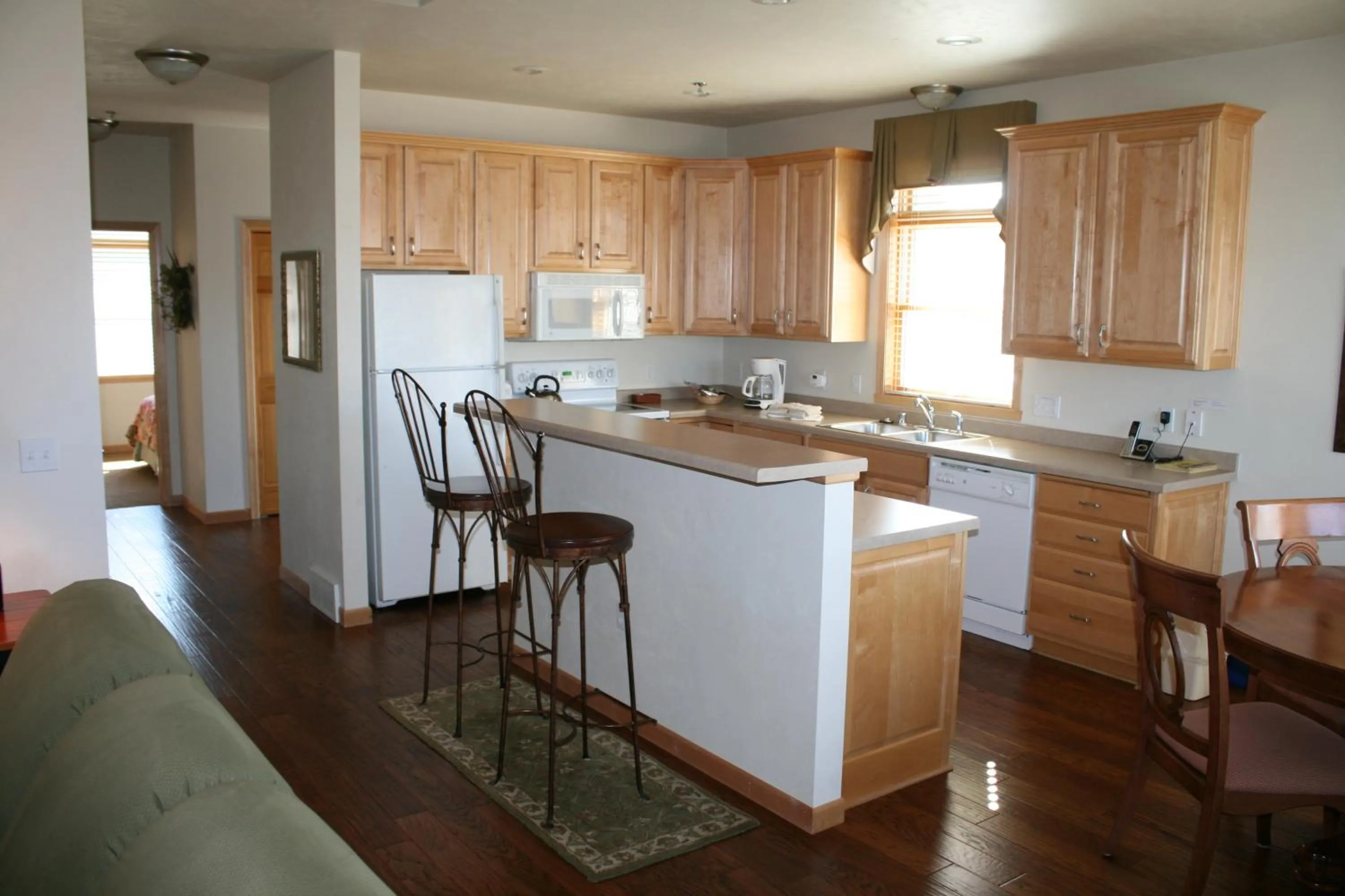 Kitchen or kitchenette in Birchwood Lodge
