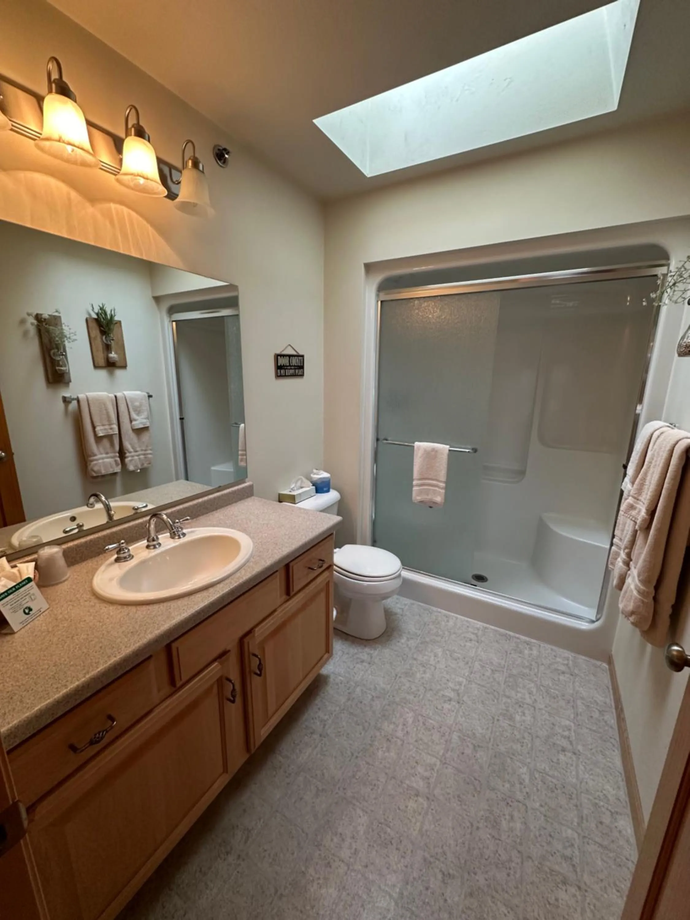 Bathroom in Birchwood Lodge