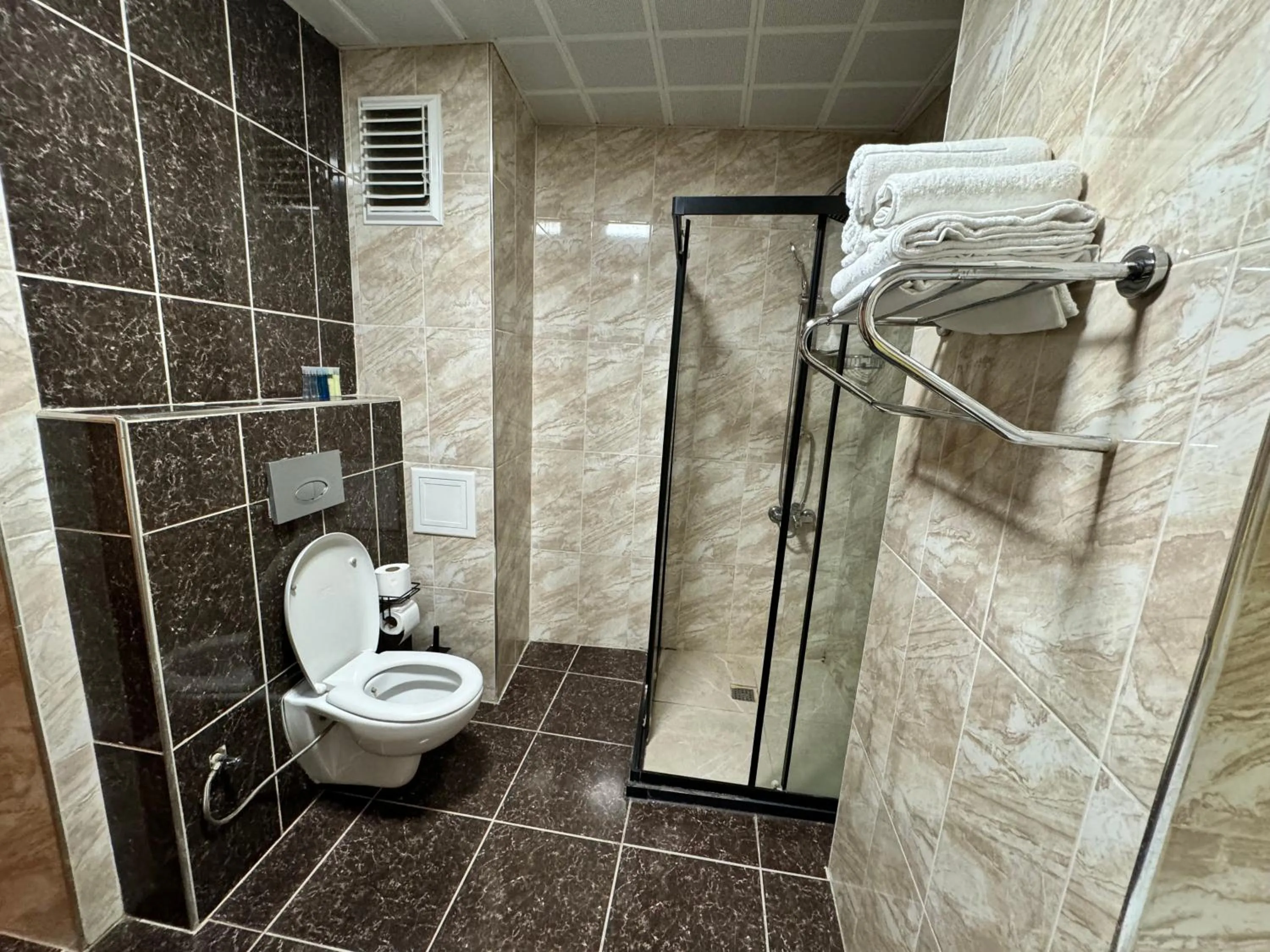 Shower in E5 PARK OTEL