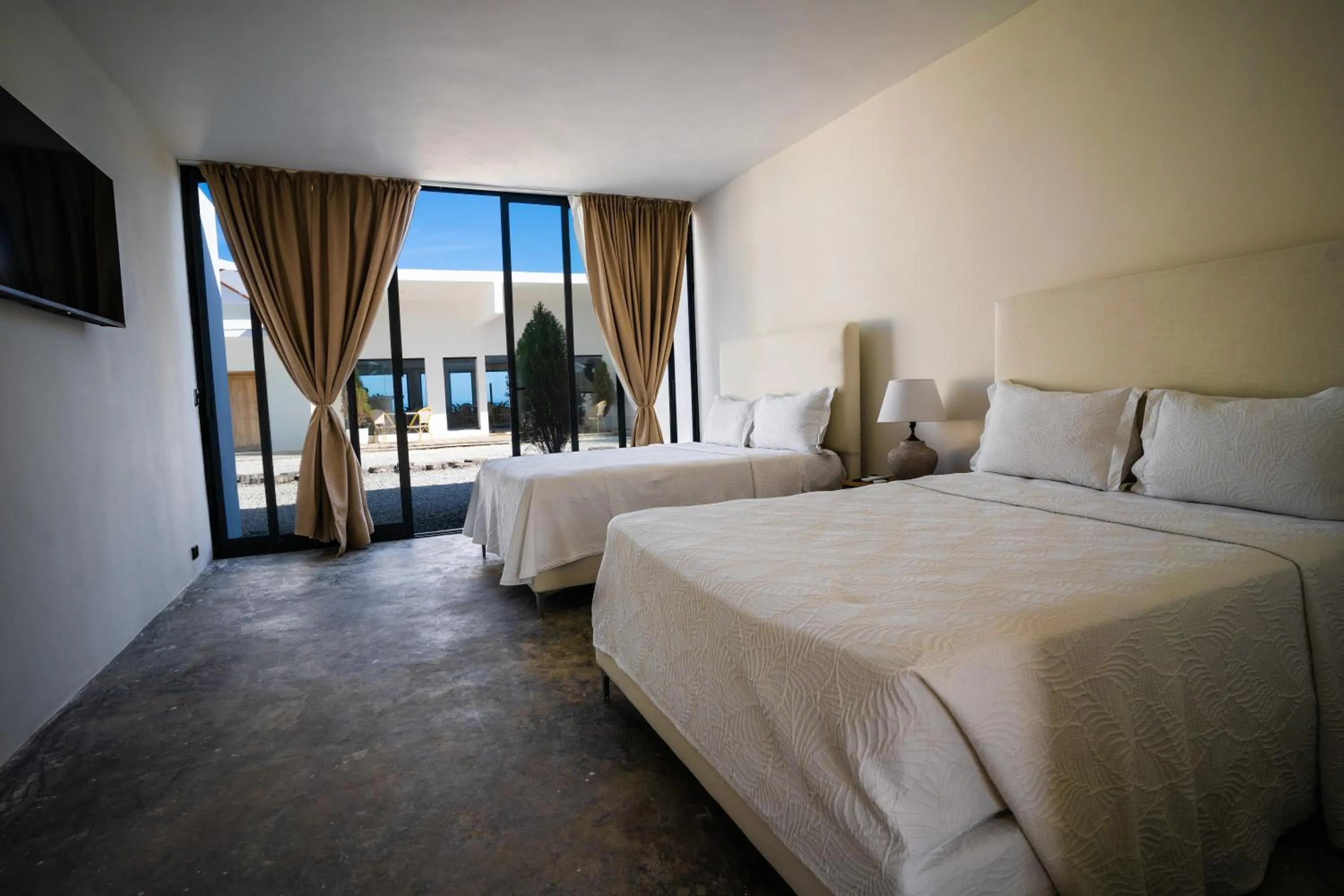 Photo of the whole room, Bed in The Palm Bay Club Lodge