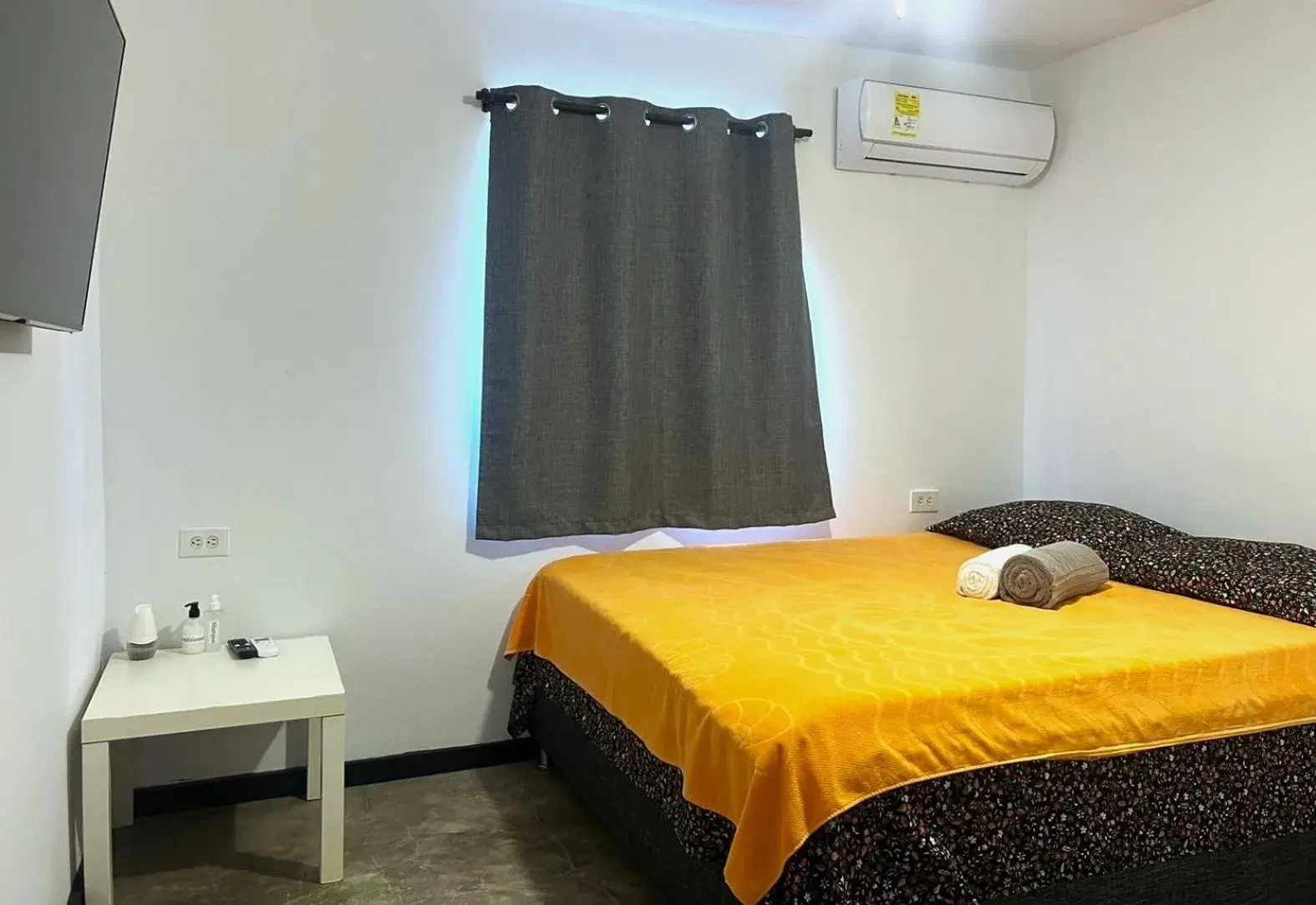 Deluxe Double Room with Shower in Hotel Boutique Chateau de la Mar Deluxe Double Room with Shower in Hotel Boutique Chateau de la Mar